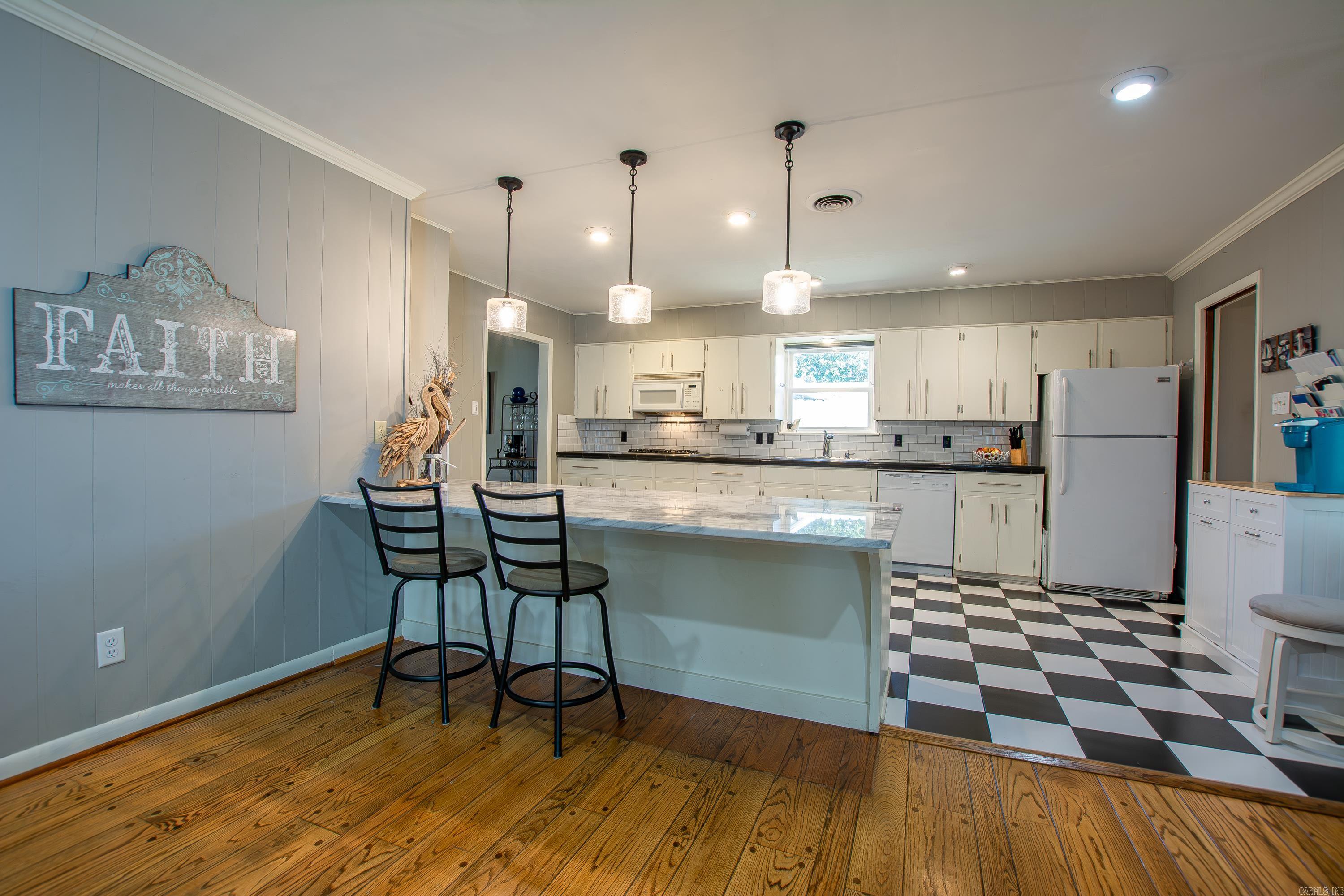 LEAWOOD HEIGHTS - Residential