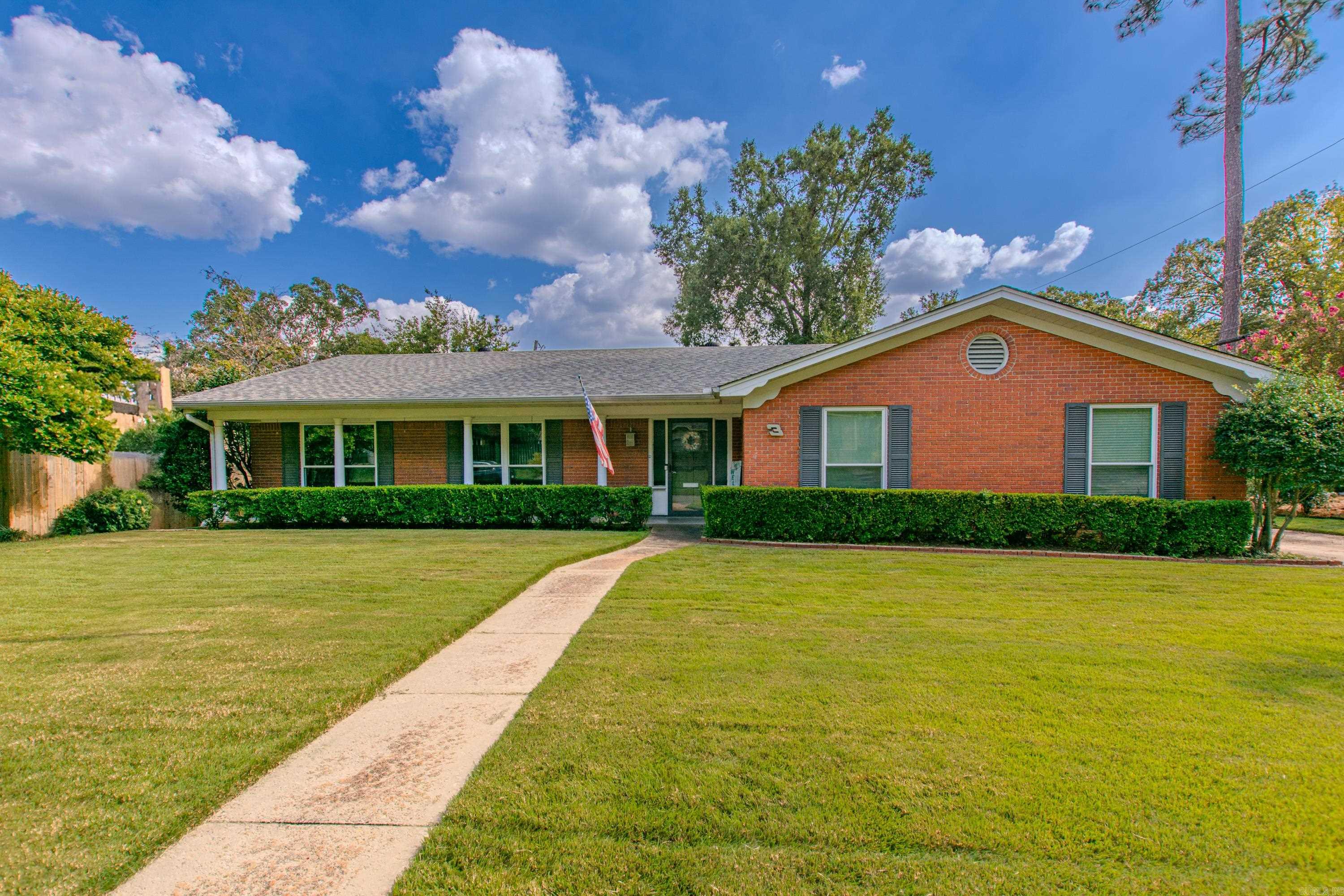 Very well-maintained home with lots of updates in past 5-6 yrs. New windows, laminate flooring, insulation, water heater, dishwasher, roof, sod & more. Two living areas with hardwoods and built-ins in dens. Enjoy the beautiful backyard with a 3-swing pergola and lots of shade. Extra attached 13.4 X 28.5 workshop. Don't miss out on the beautiful Leawood Heights home.