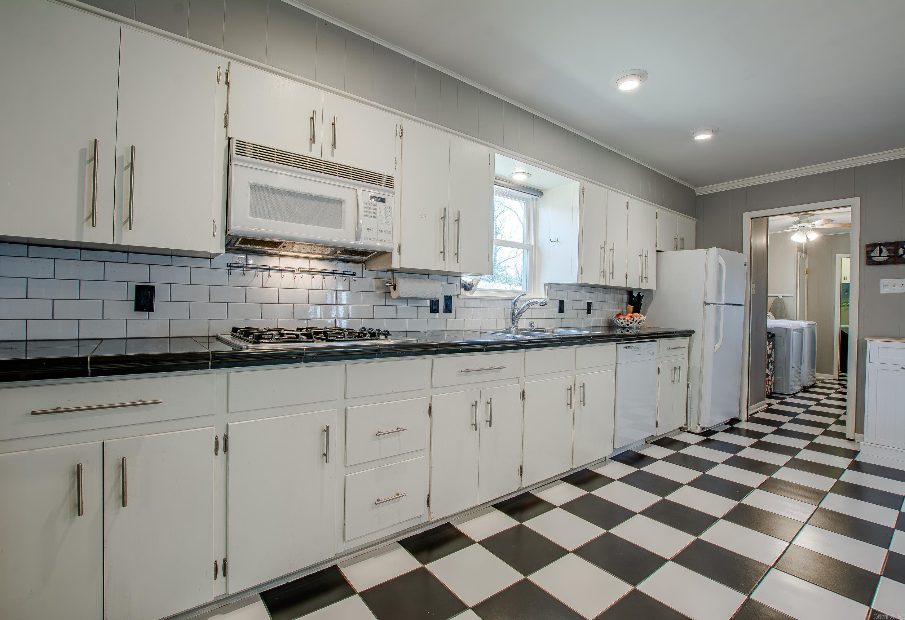 LEAWOOD HEIGHTS - Residential