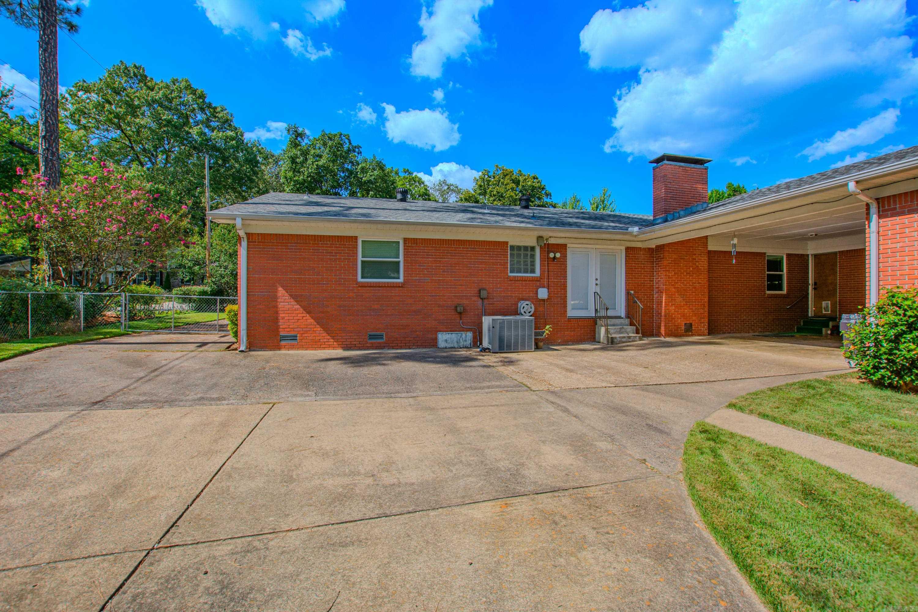 LEAWOOD HEIGHTS - Residential