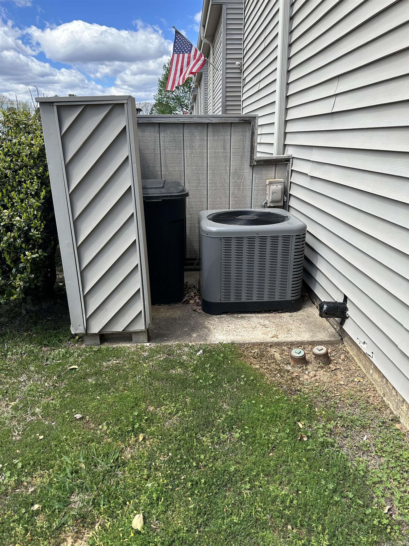 LAKEWOOD HILLS CONDO - Residential