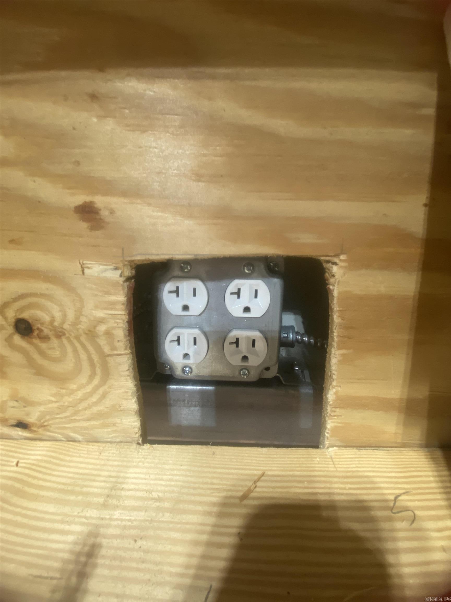 WOODLAND ACRES - Residential