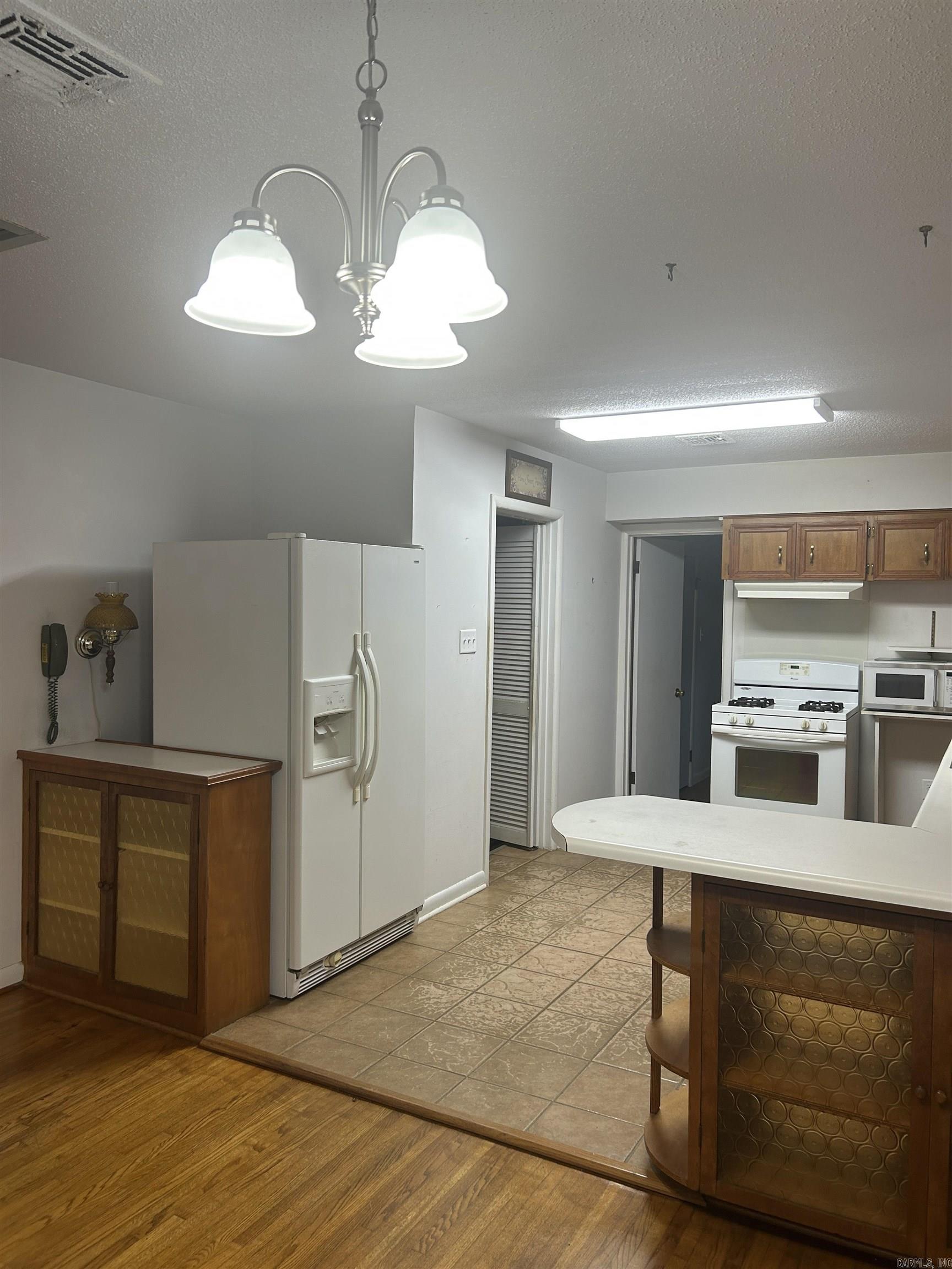 WOODLAND ACRES - Residential