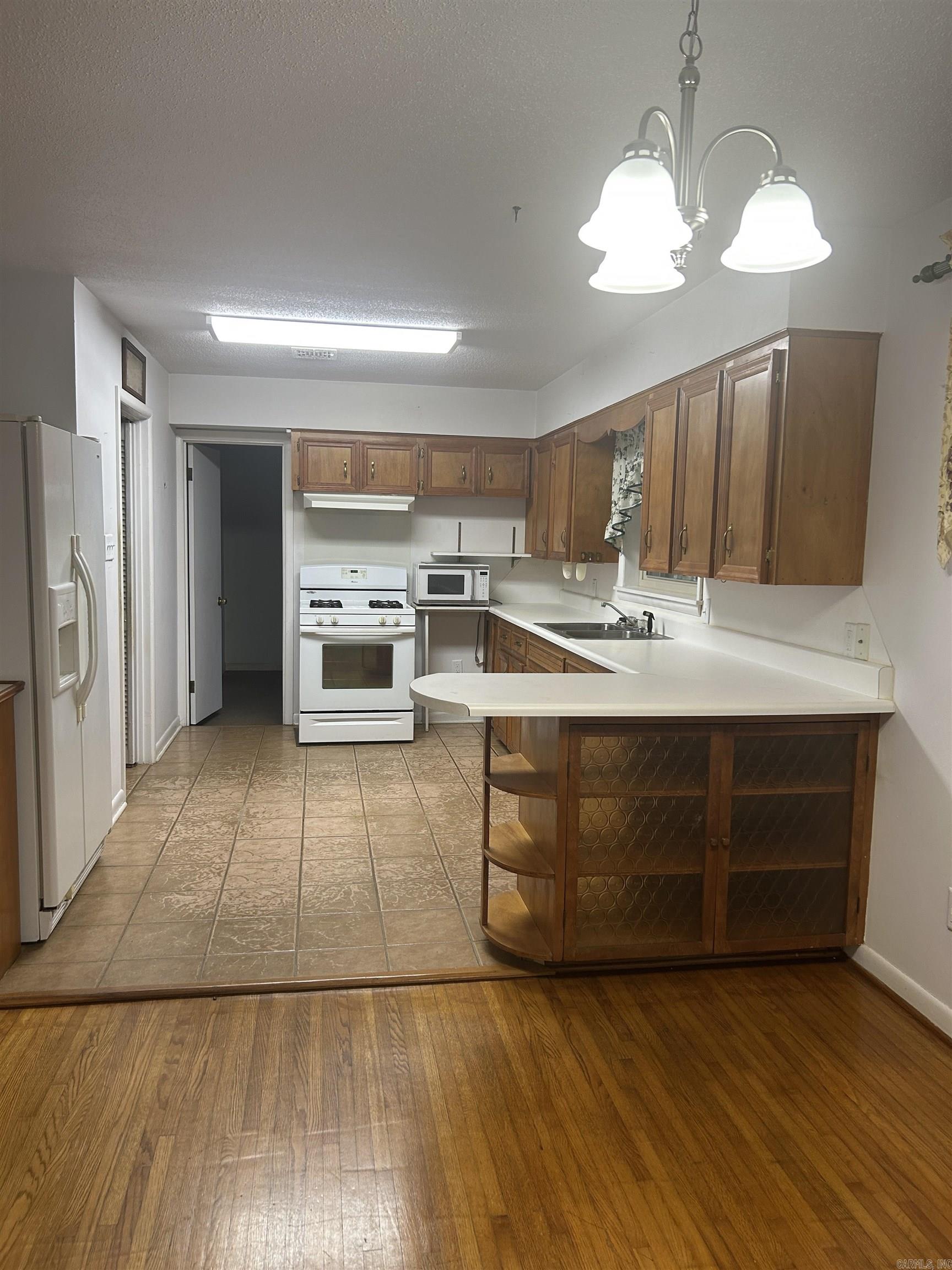 WOODLAND ACRES - Residential