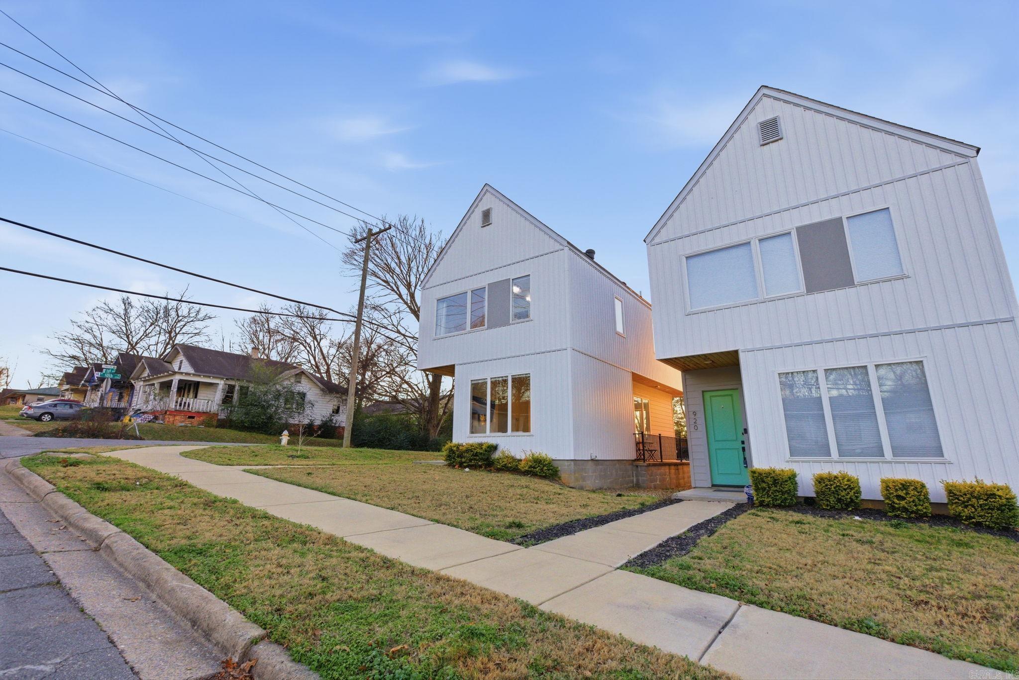 COTTAGES ON PARK II - Residential