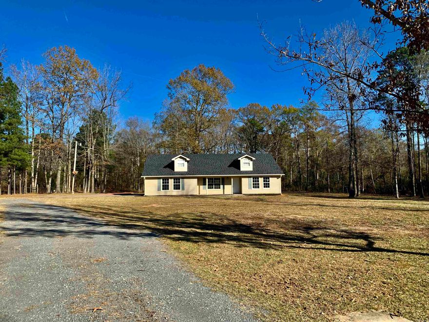 BEAUTIFUL 3 BED/ 2 BATH HOME ON 3+/- ACRES**Open floor Plan** Bedrooms are very spacious**lots of New Updates**Roof 2025**HVAC 2020/21**30X80 Shop with full bathroom and electricity**Dog Kennels with Mini Split**Oversized garage**Whole Home Generator. Plenty of room to grow**Bryant Schools and only minutes to Little Rock**