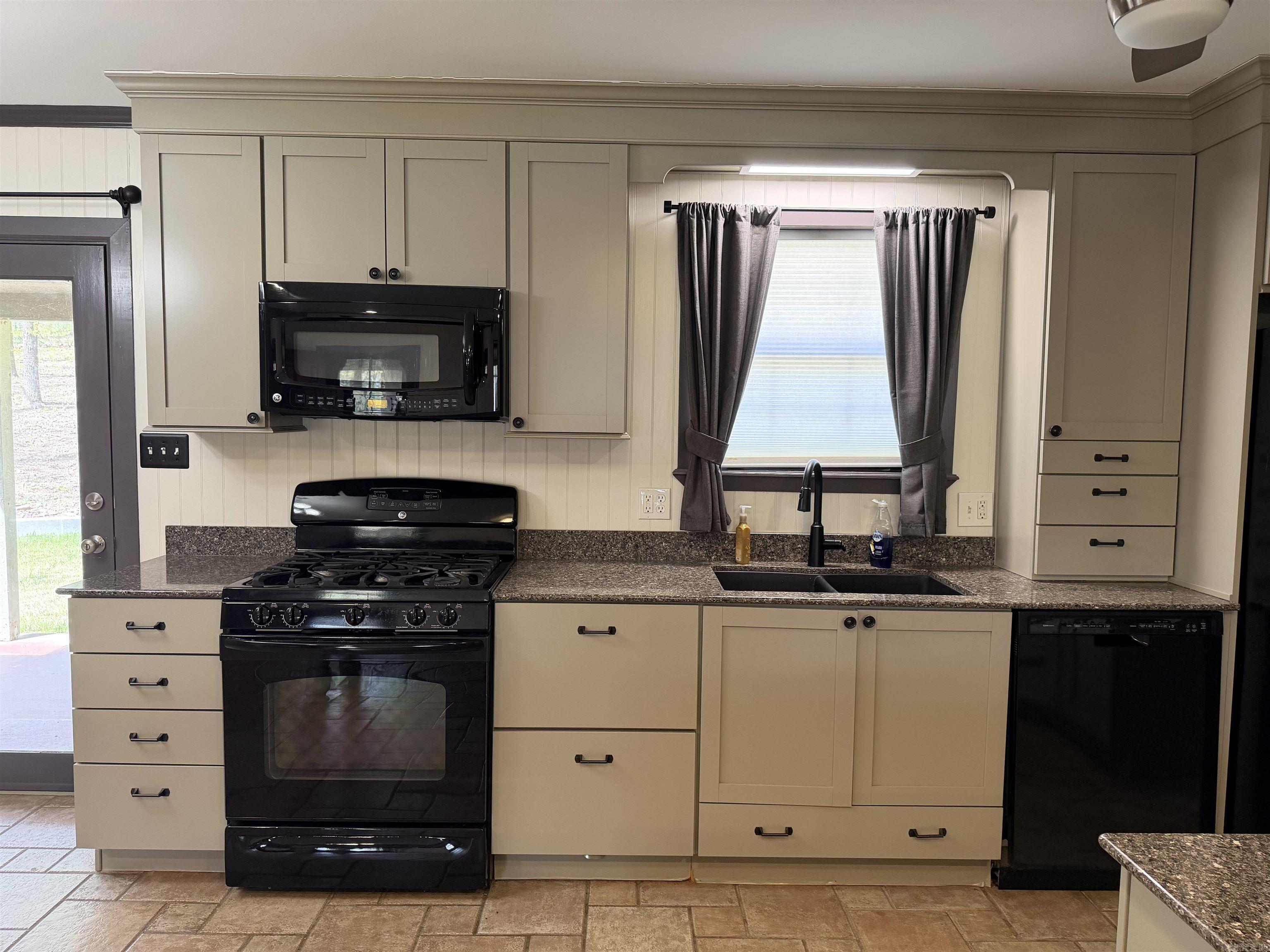 FORREST ACRES OVERLOOK - Residential