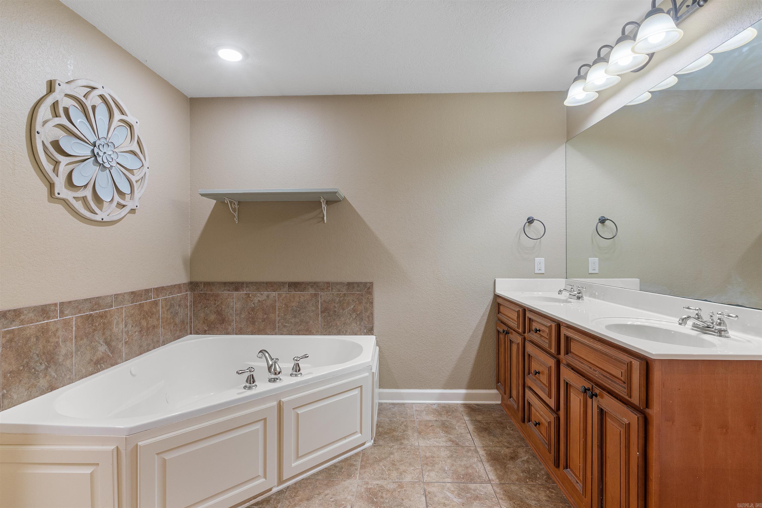 JEWELS ESTATES - Residential