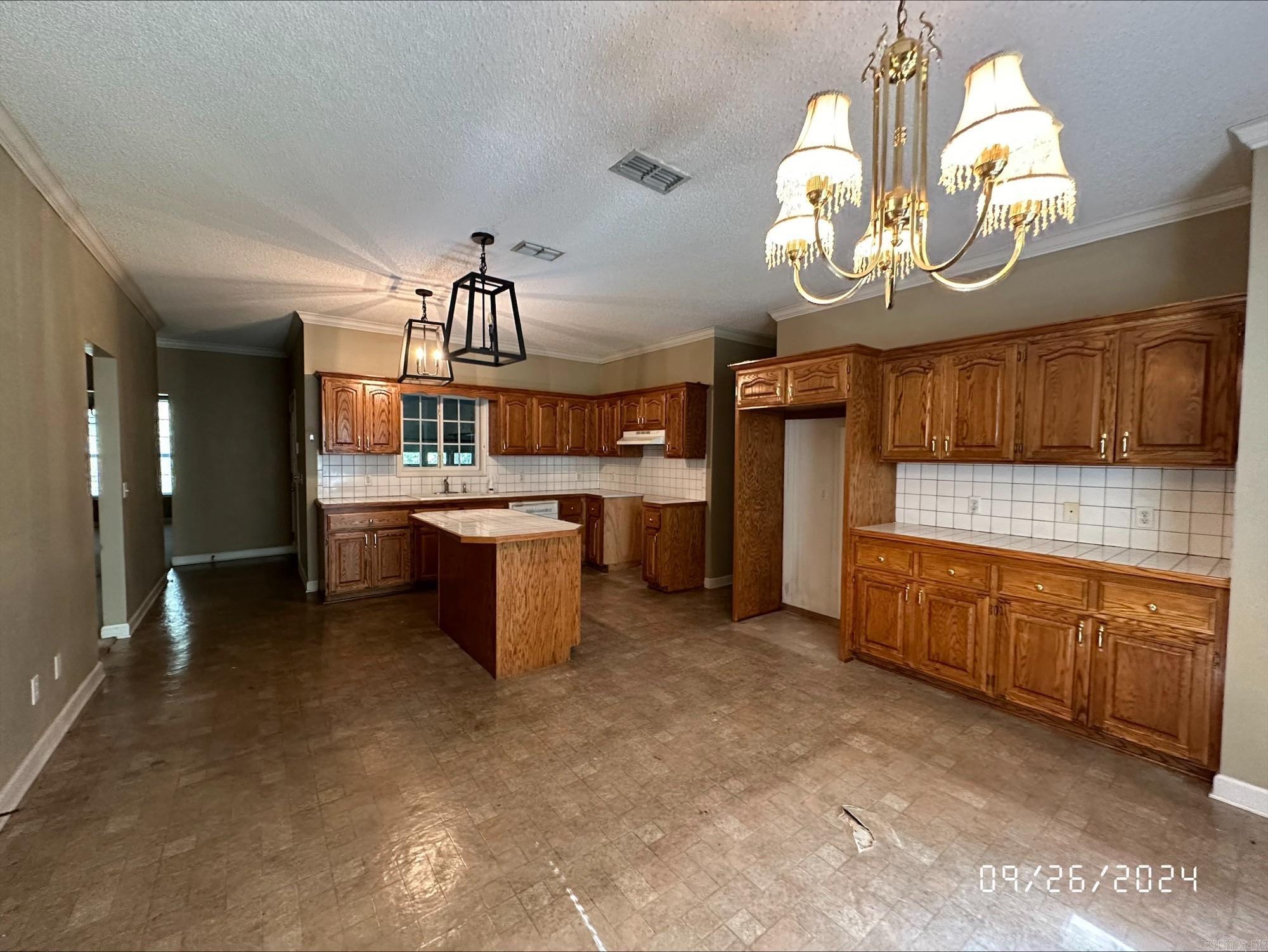 LAKEWOOD ESTATES - Residential