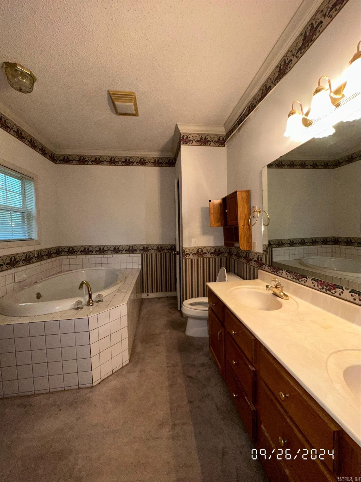 LAKEWOOD ESTATES - Residential