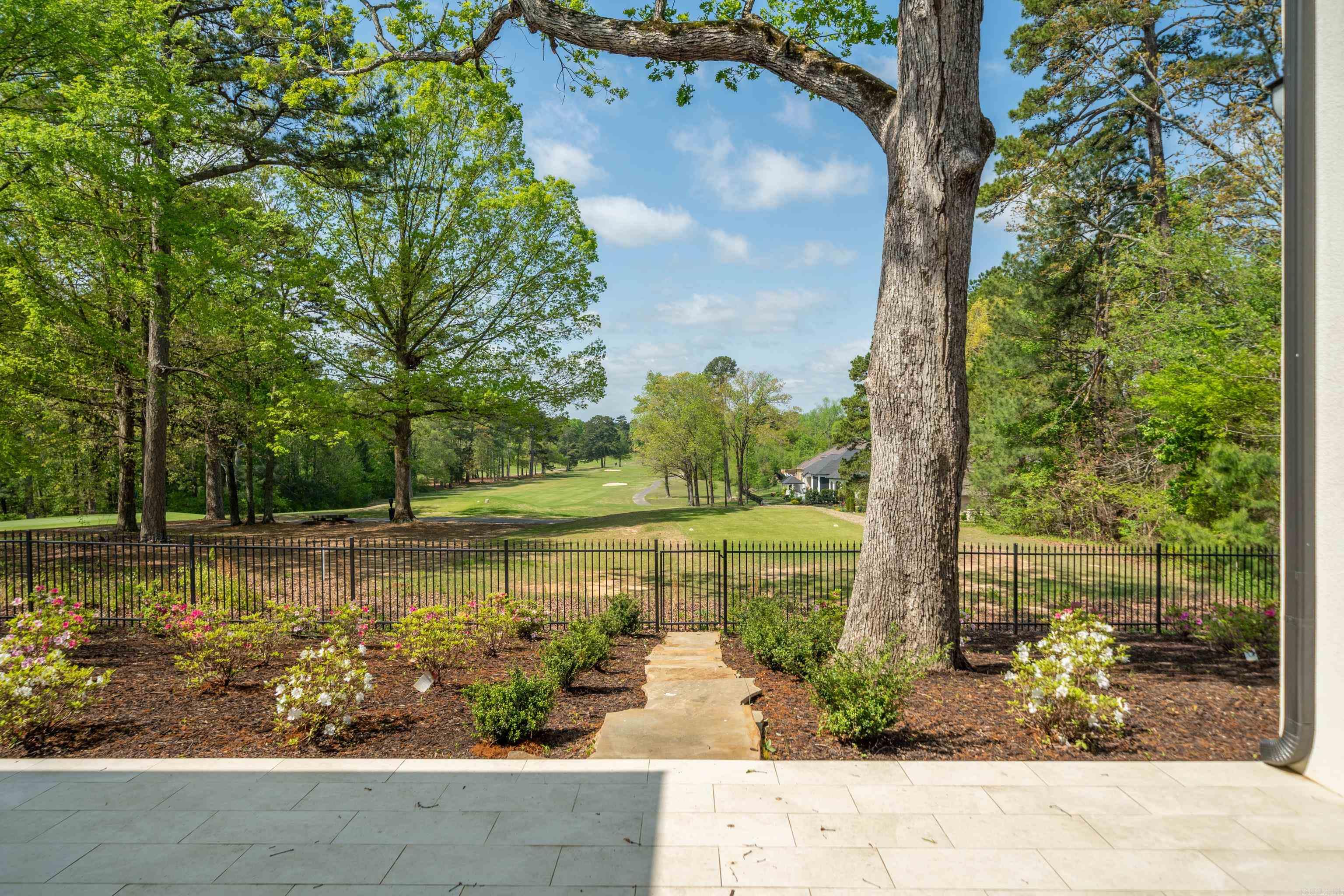 ARLINGTON PARK - Residential