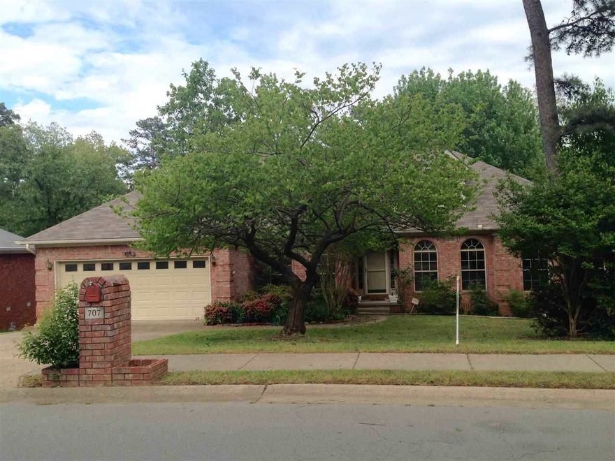 Great one level home in St. Charles neighborhood! This one owner home has a split floor plan. The fourth bedroom could be an office. Tons of storage underneath the house. Great place for a workshop.