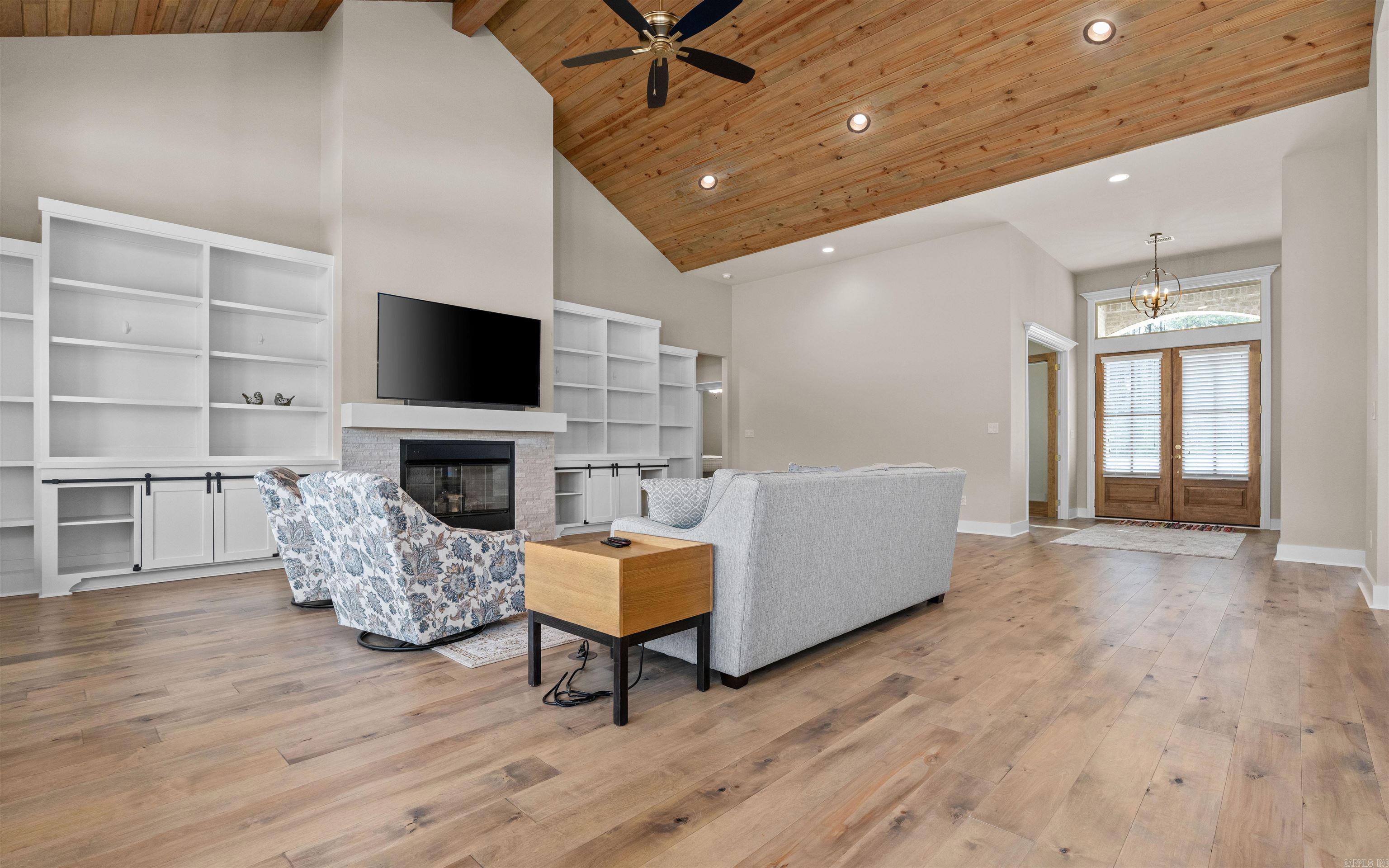 ALTA VISTA - Residential