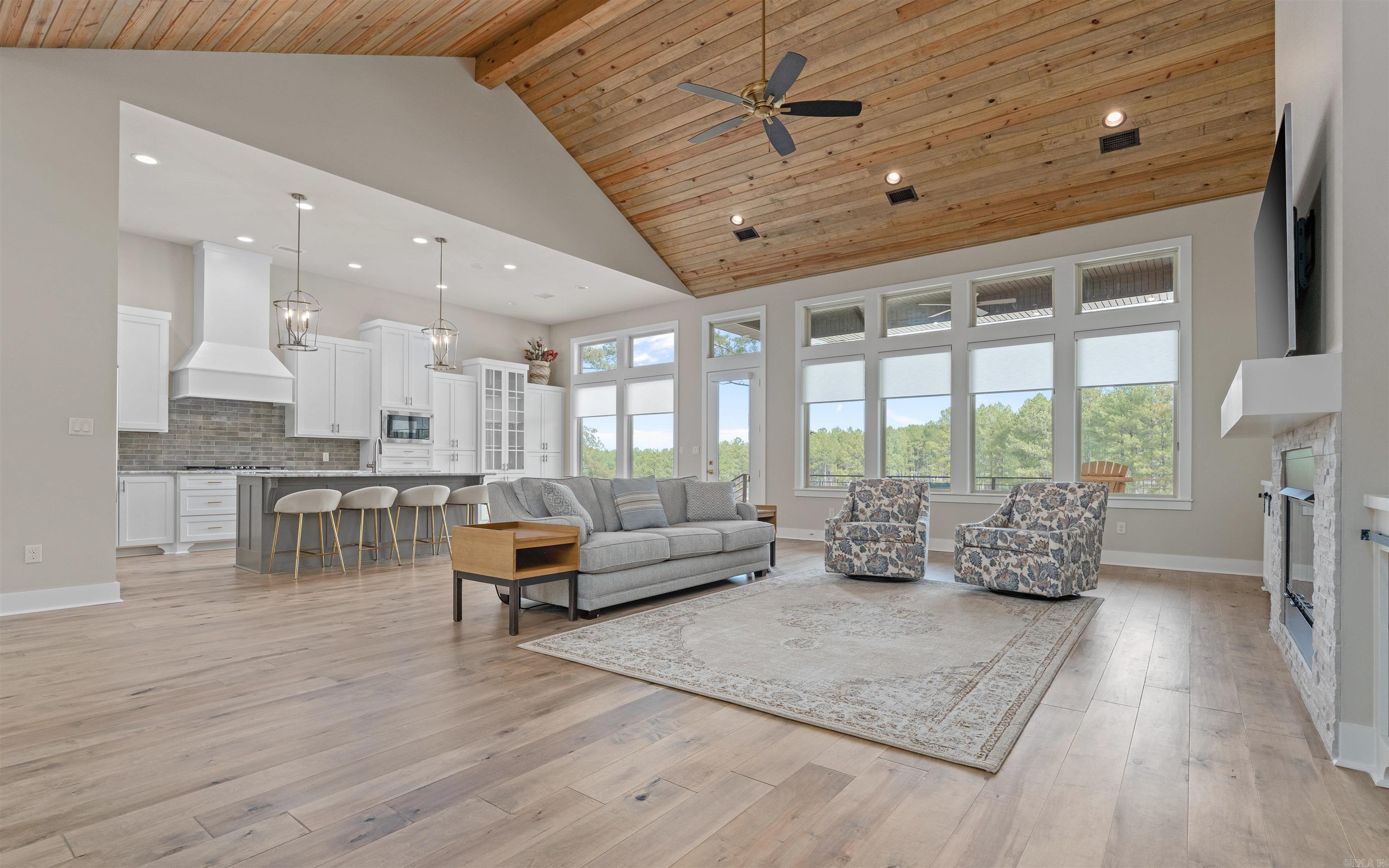 ALTA VISTA - Residential
