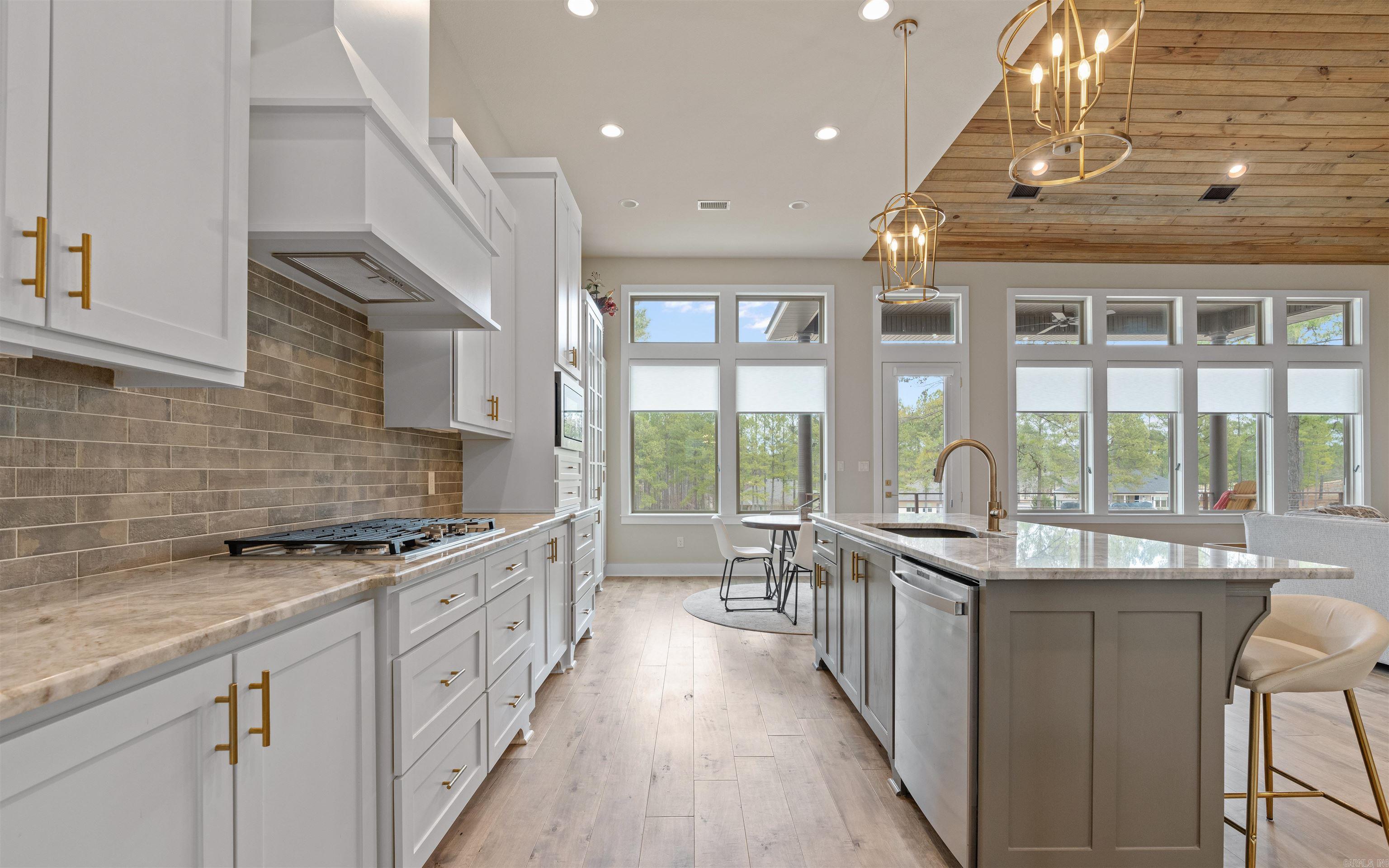 ALTA VISTA - Residential