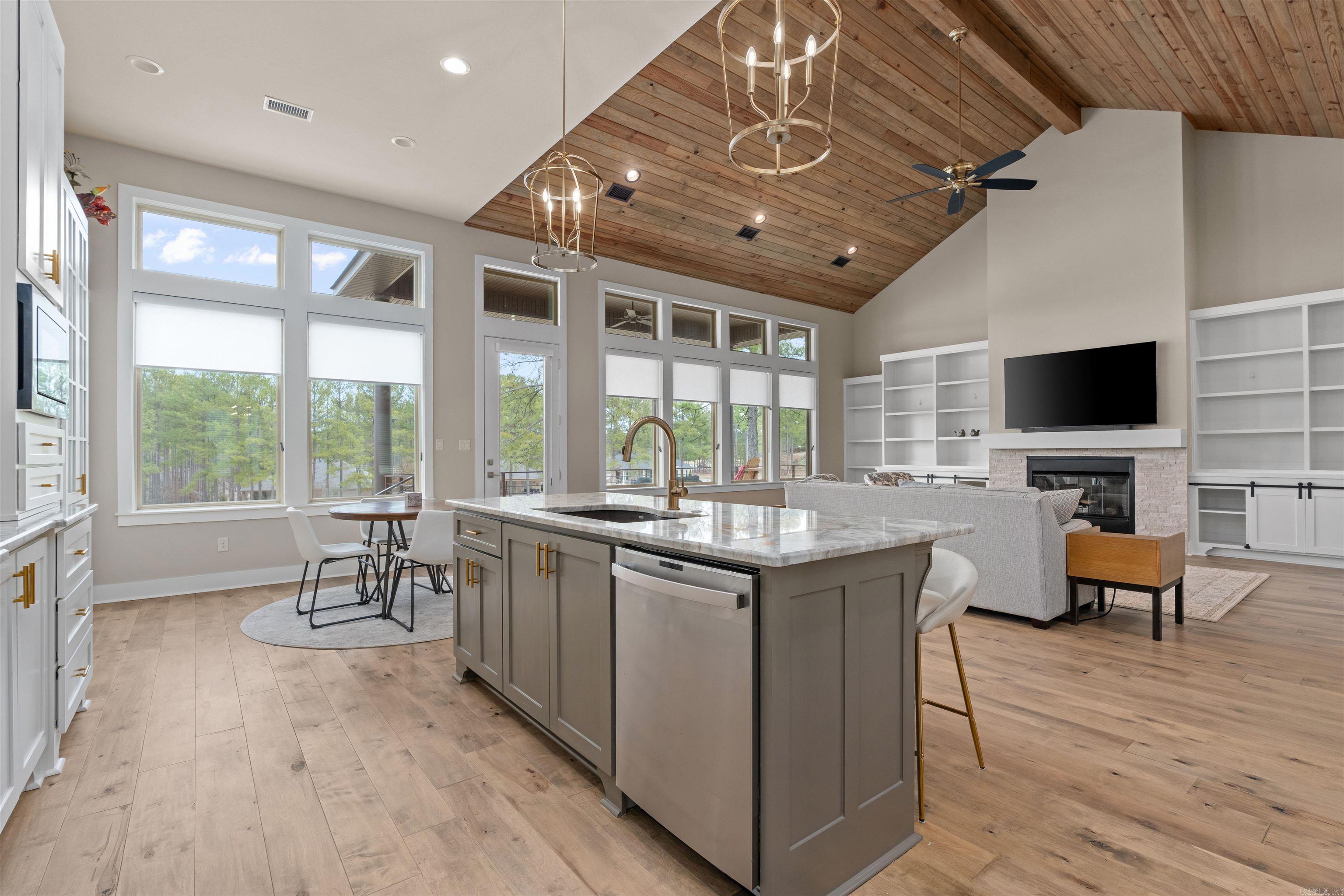 ALTA VISTA - Residential