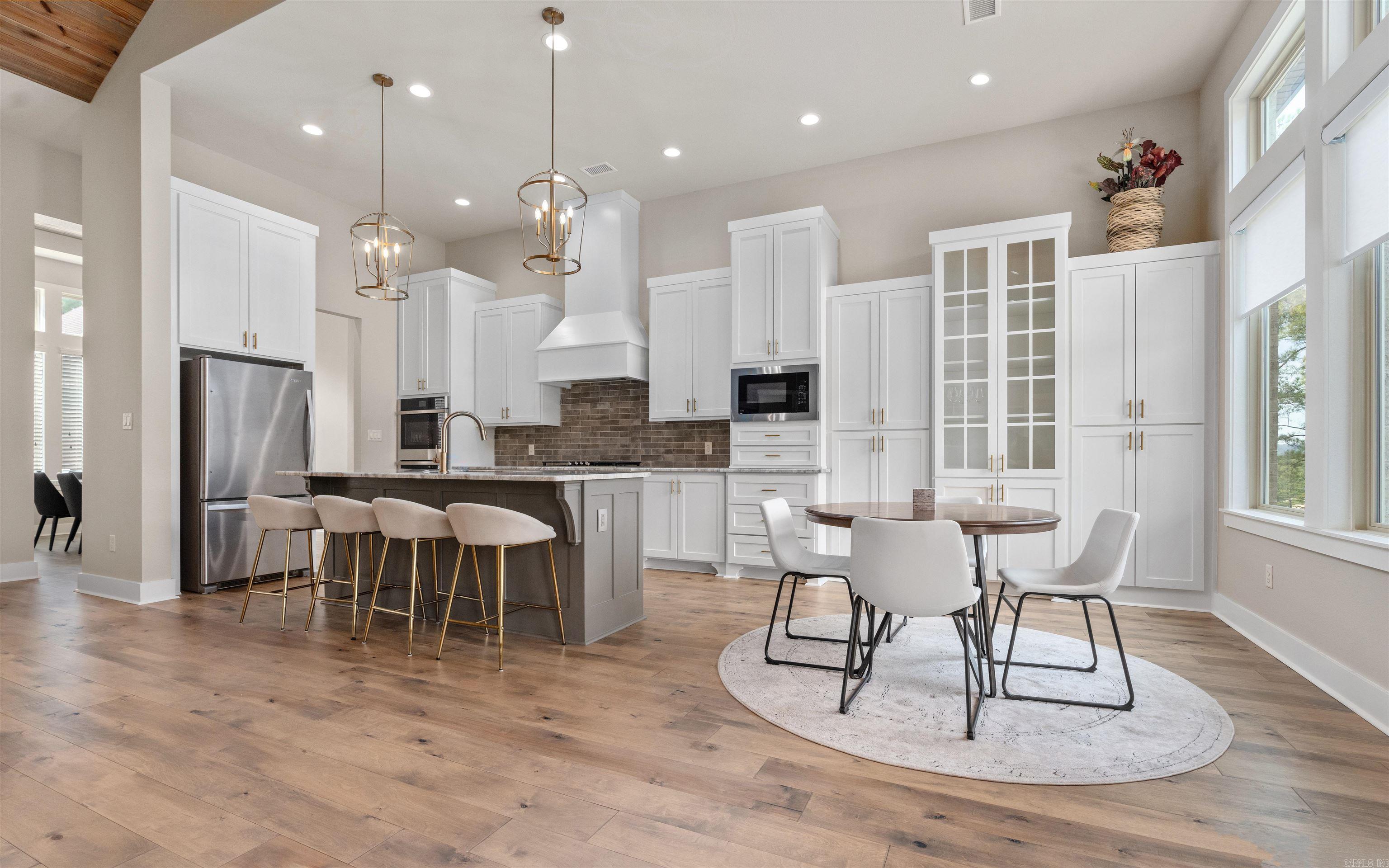 ALTA VISTA - Residential