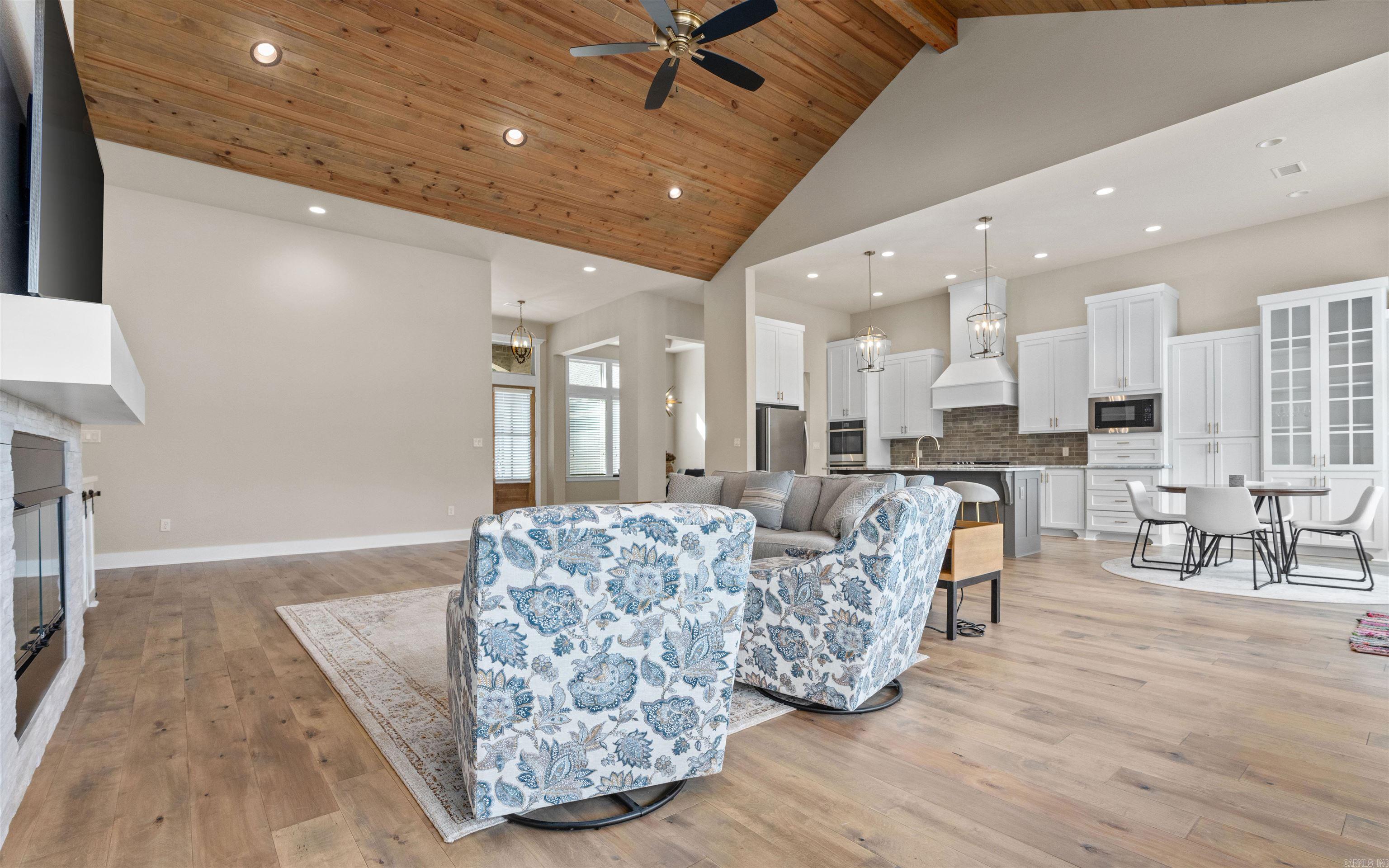 ALTA VISTA - Residential