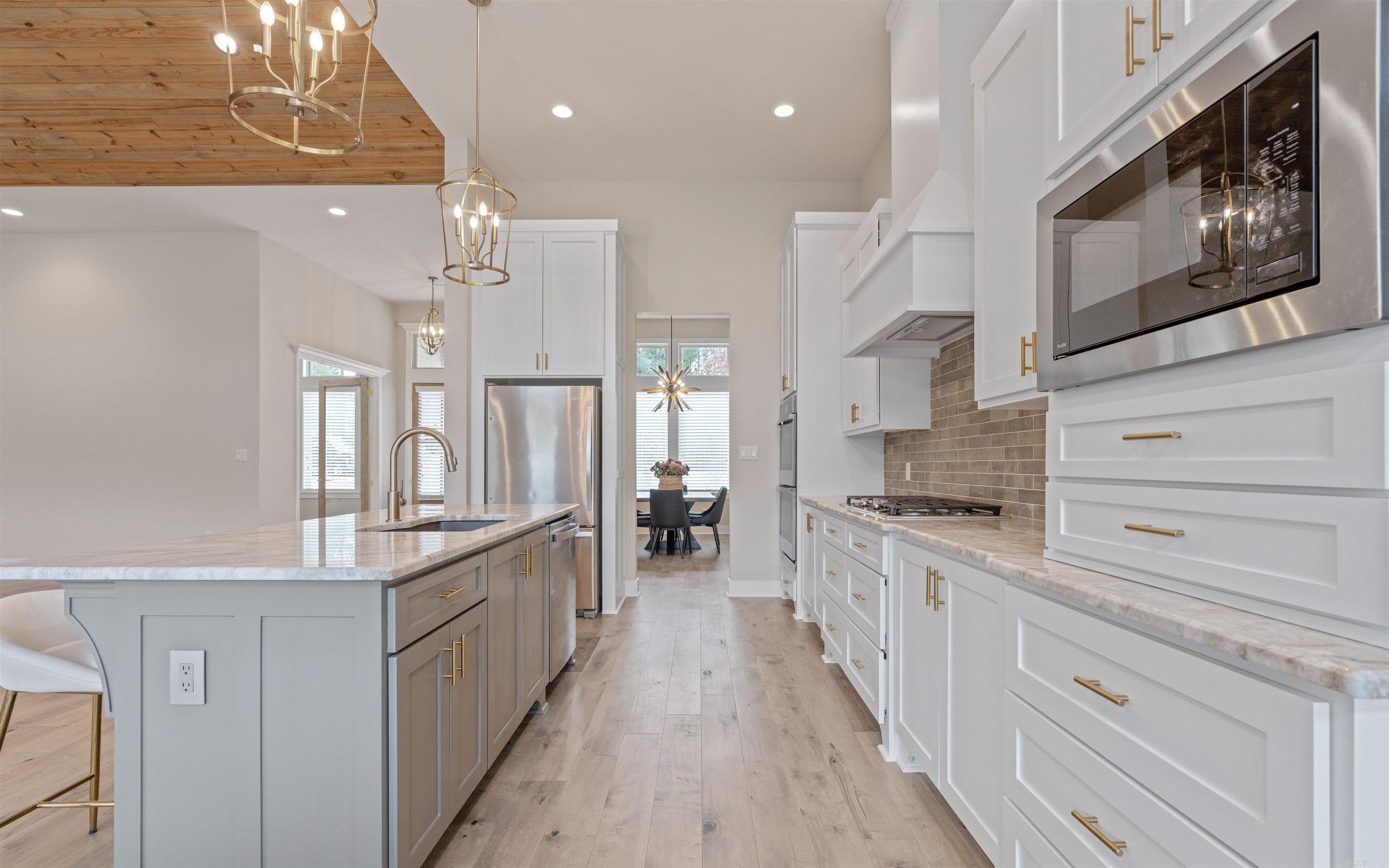 ALTA VISTA - Residential