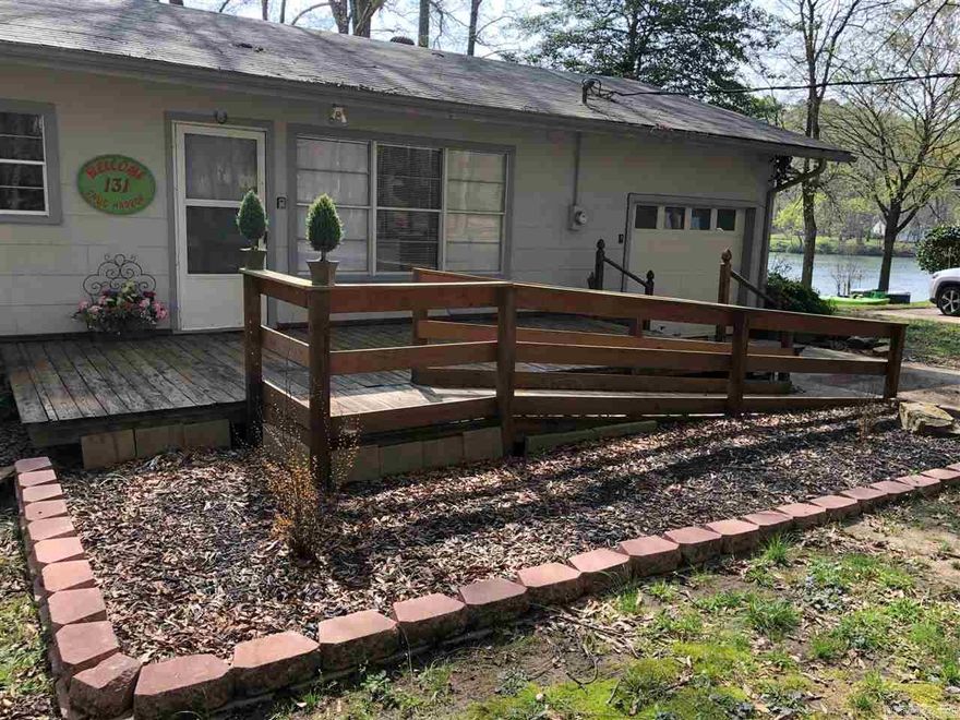 Rustic Fisherman's Cabin or writers retreat overlooks beautiful Lake Catherine in Hot Springs National Park. 2 bedroom/ 2 Bath 1300 sq.ft. Unfurnished, Enclosed garage plus covered parking. Knotty pine walls, hardwood in bedrooms. Screened in Porch overlooks lake. Separate utility room. Looking for long-term renter, one year lease