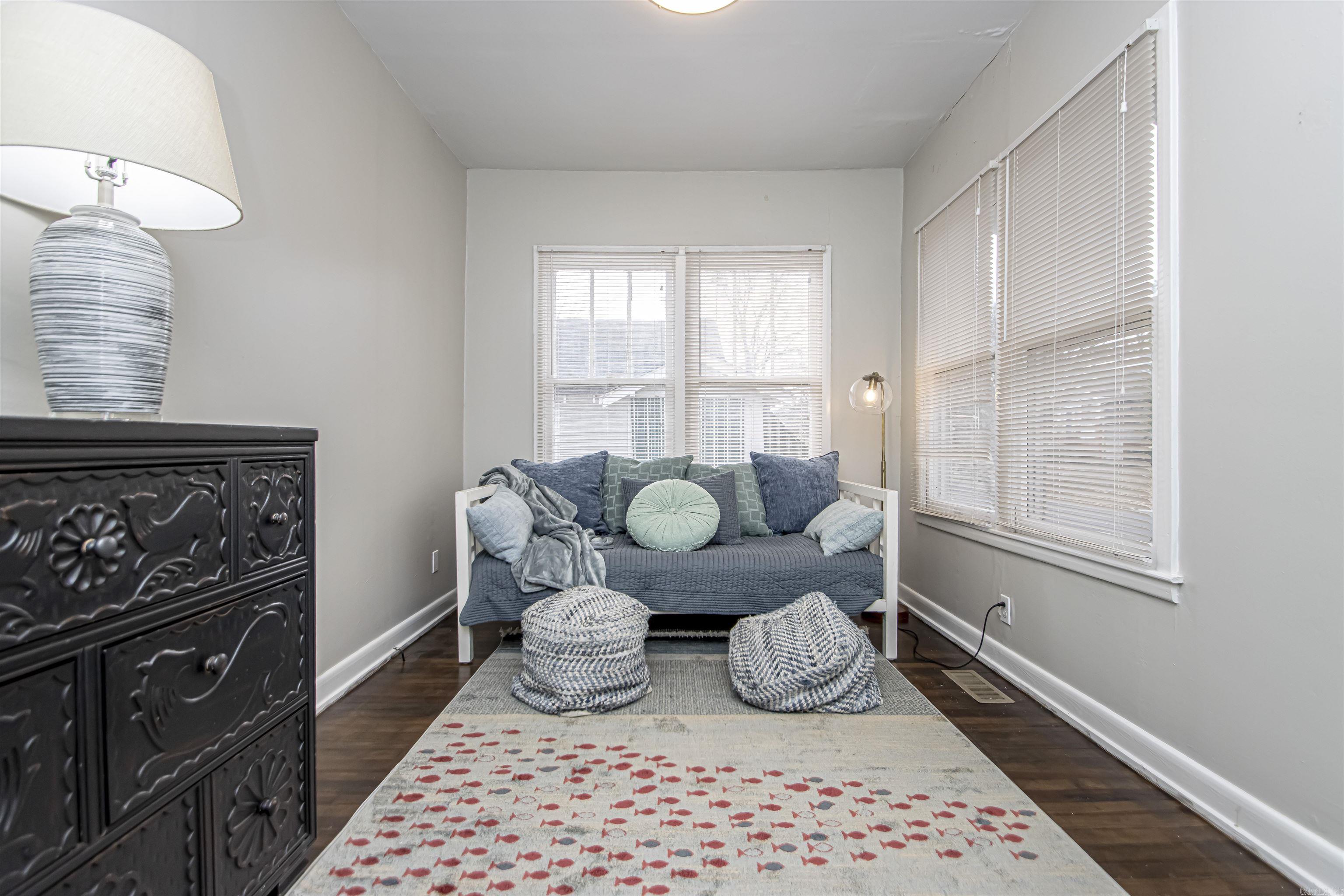 ELMHURST - Residential