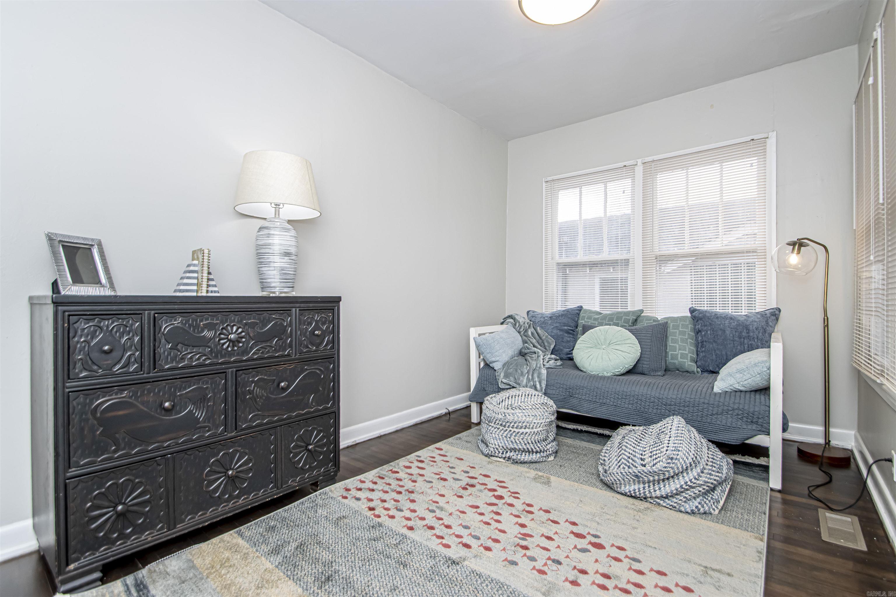 ELMHURST - Residential