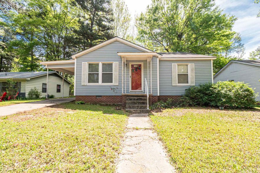 Consider this property located on North Broadway an ideal residence for first time homebuyers or a savvy investment opportunity. Plenty of room with a large backyard.