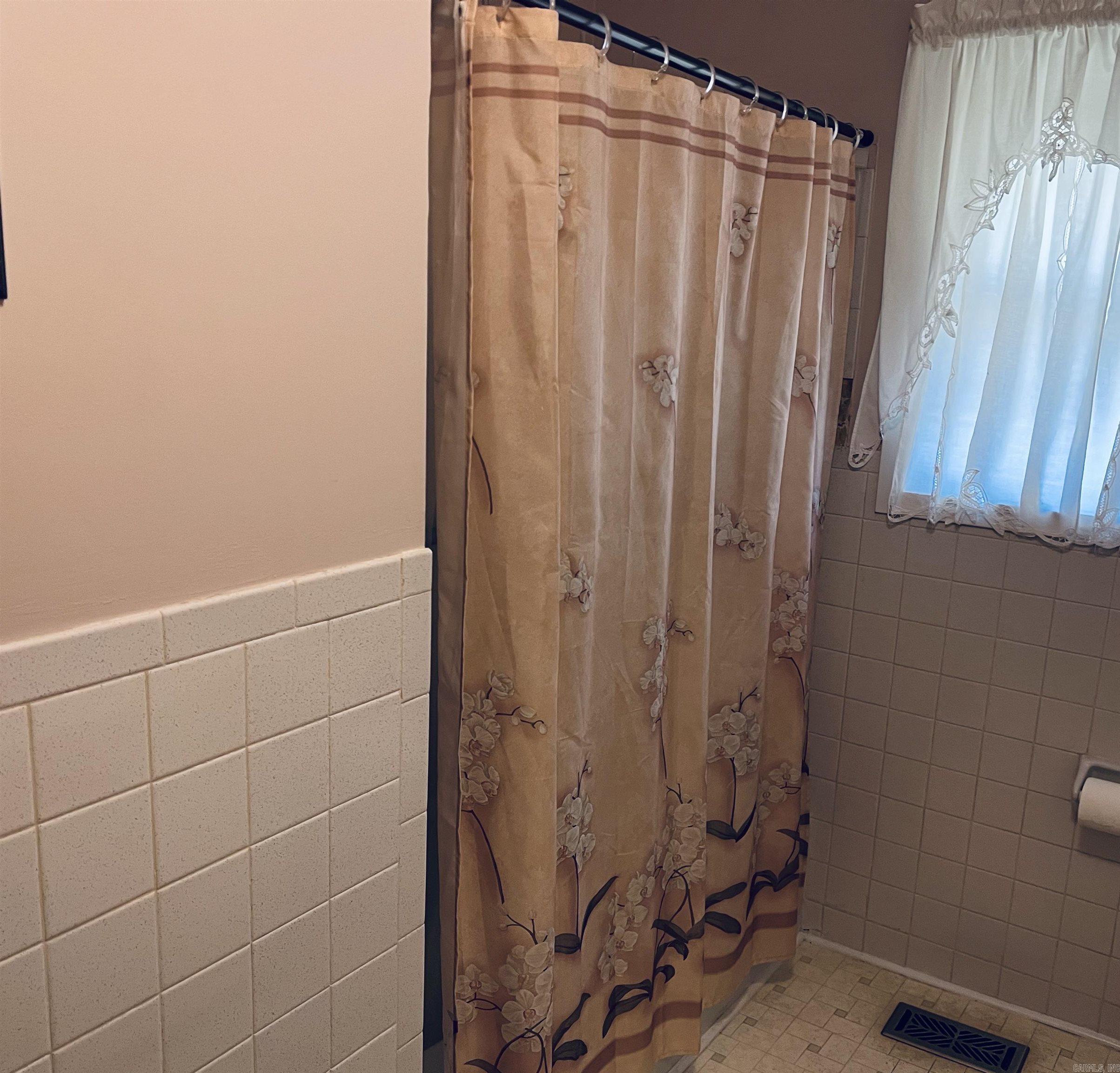 Colonial Acres - Residential
