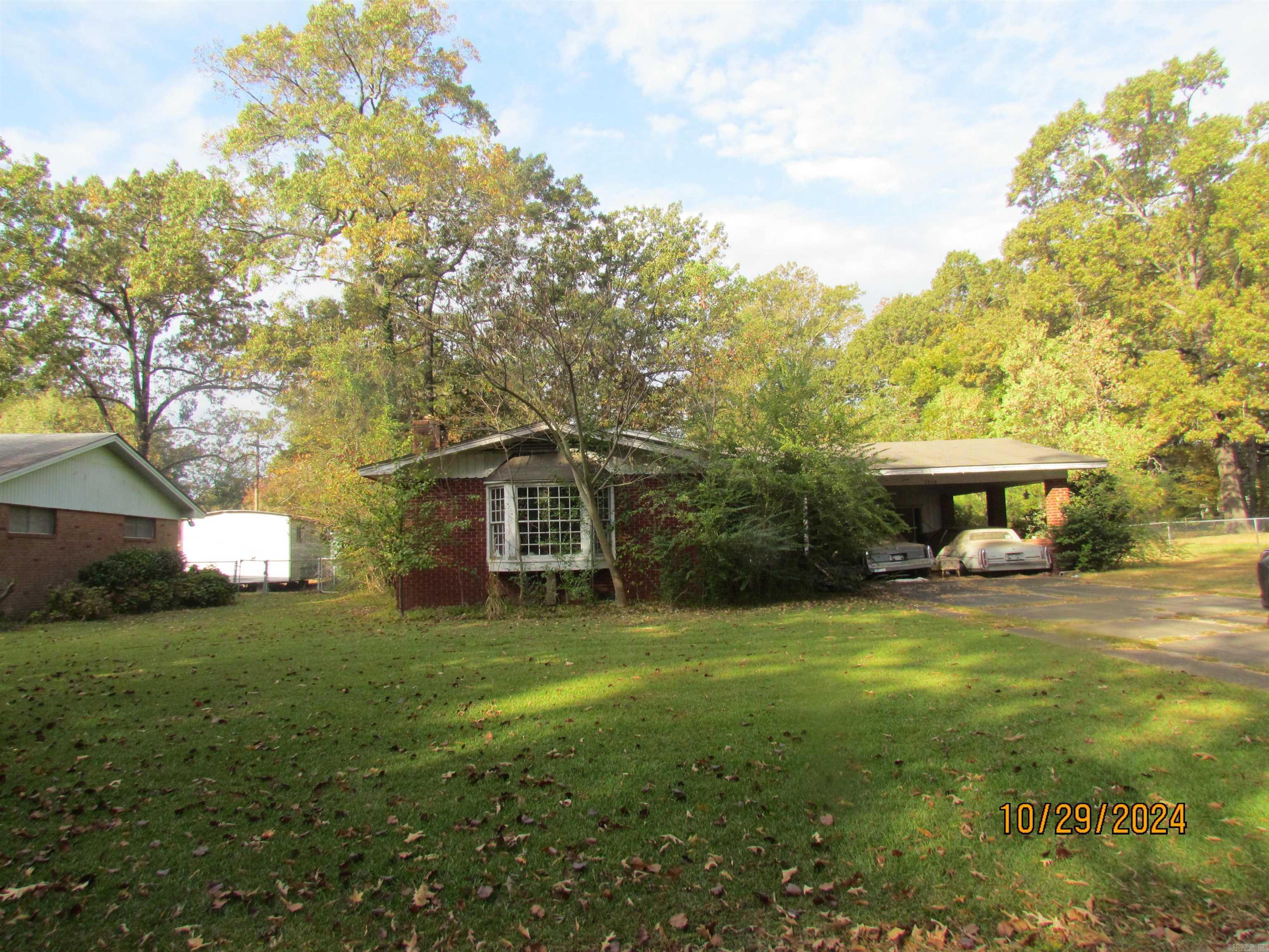 Investor's Dream, Selling house "AS IS" with all contents. No property Disclosure. A Waiver and Release Must Be Signed before any showing. Trip hazards for agents and clients. Pick them up at Listing office.
