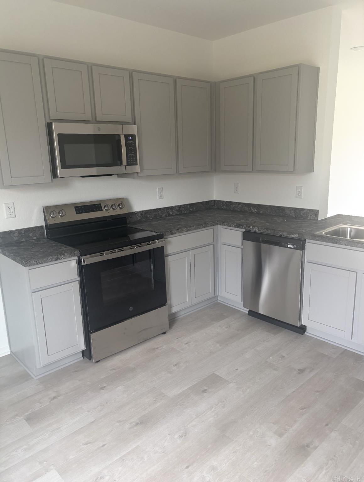 DEERFIELD ESTATES - Residential