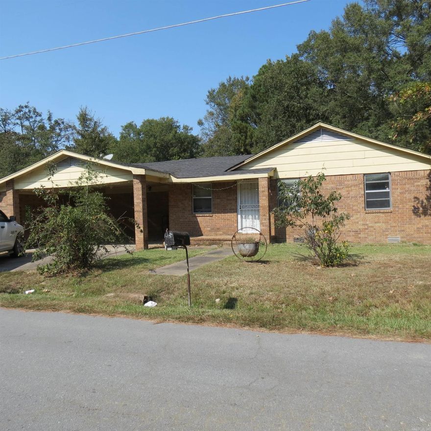 3 bed,2bath brick home on large lot, screened back porch, outside storage, fenced back yard. ***AGENTS SEE REMARKS***