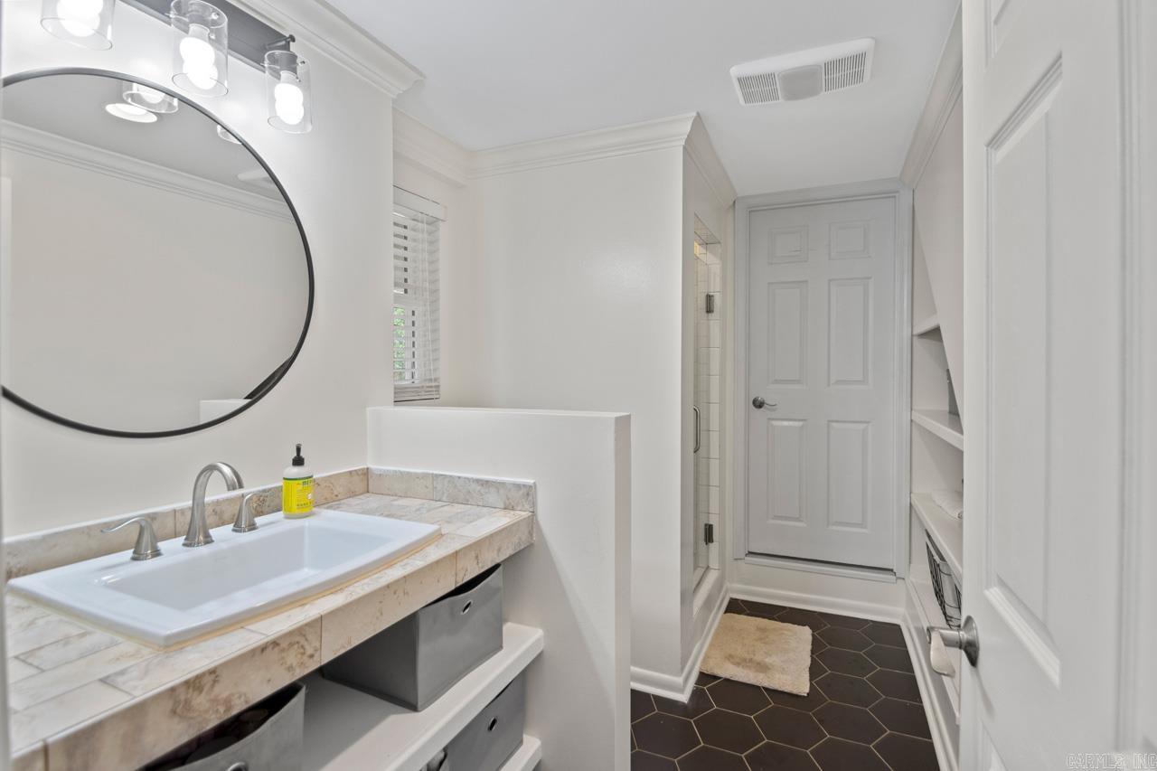 KINGWOOD PLACE - Residential