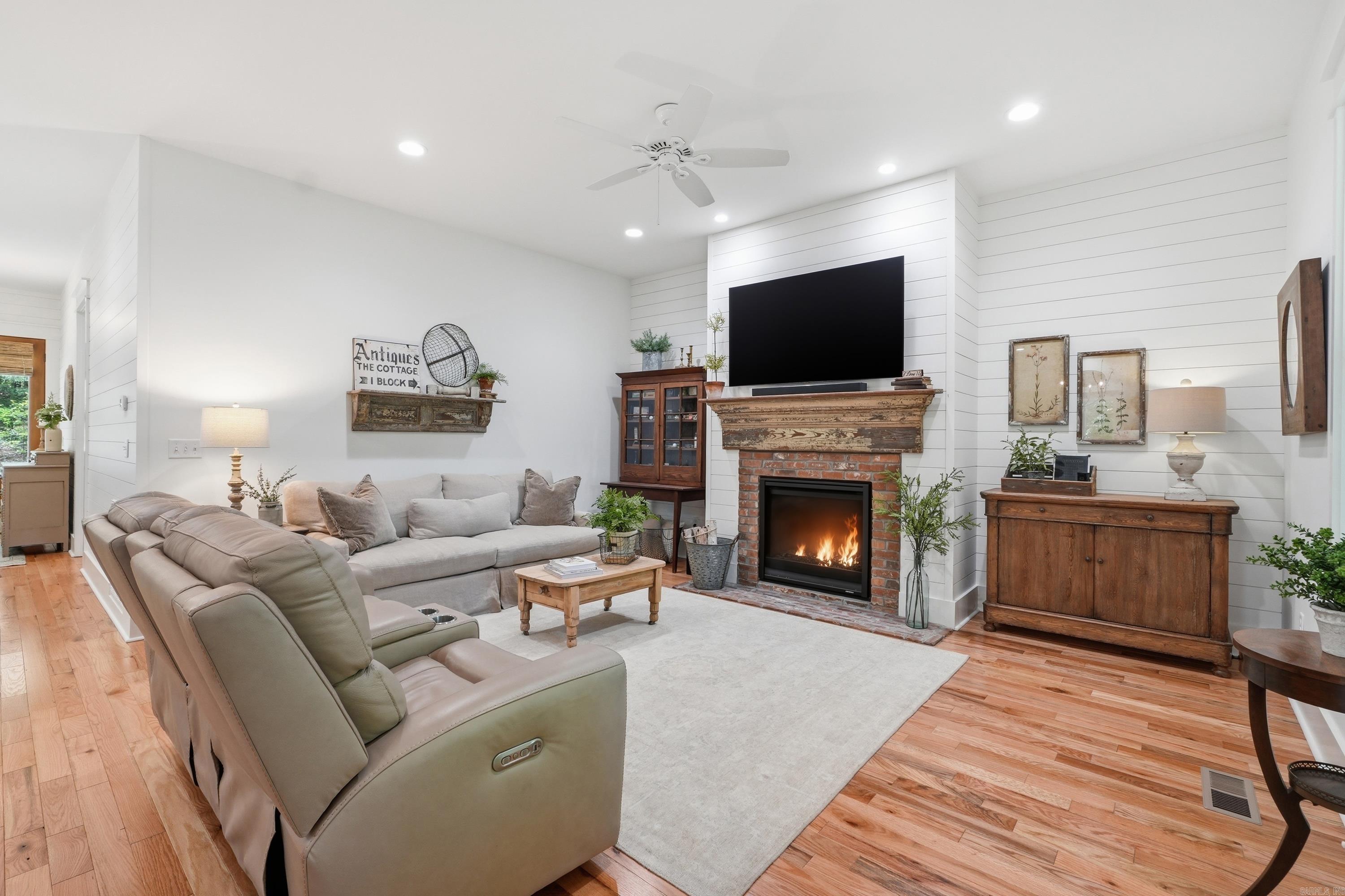 MOUNTAIN RANCH - Residential