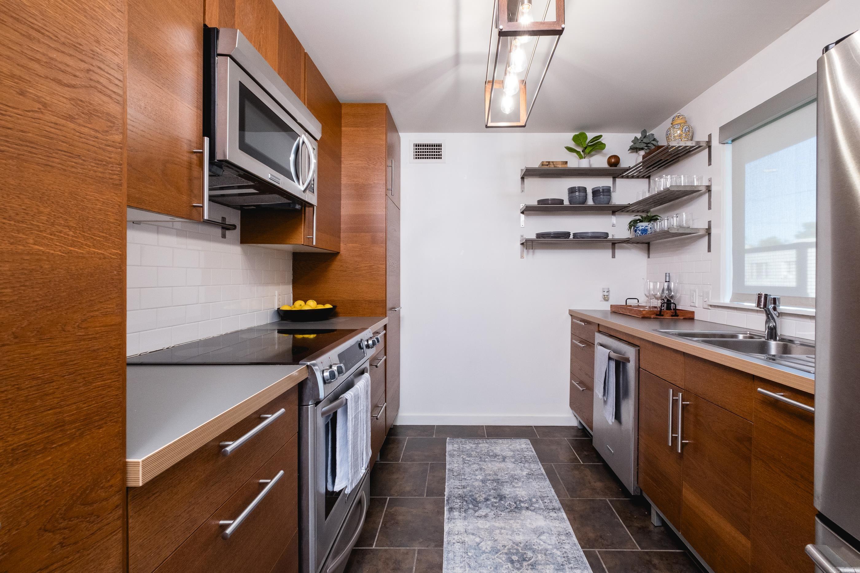 2423 KAVANAUGH HPR - Residential