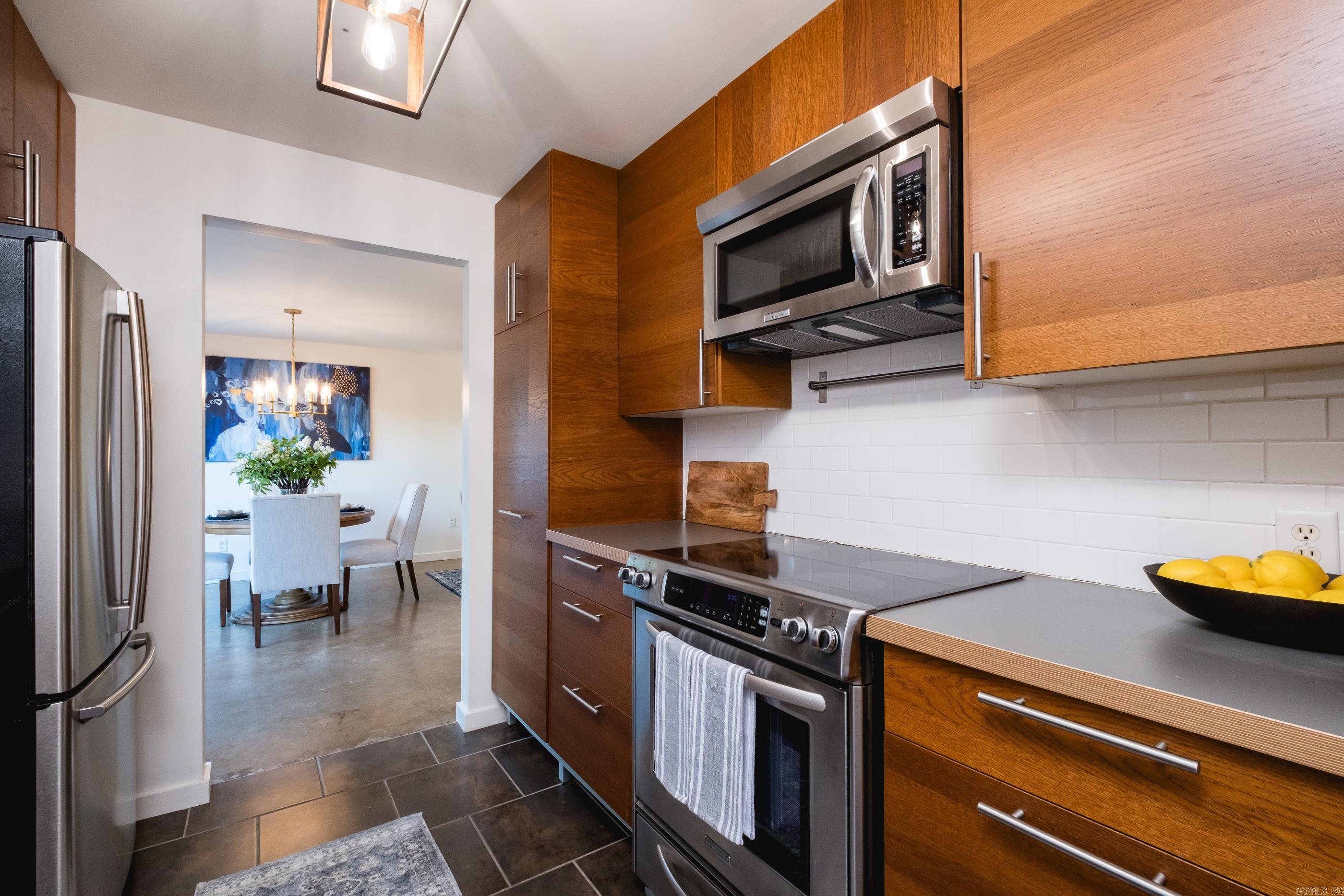 2423 KAVANAUGH HPR - Residential