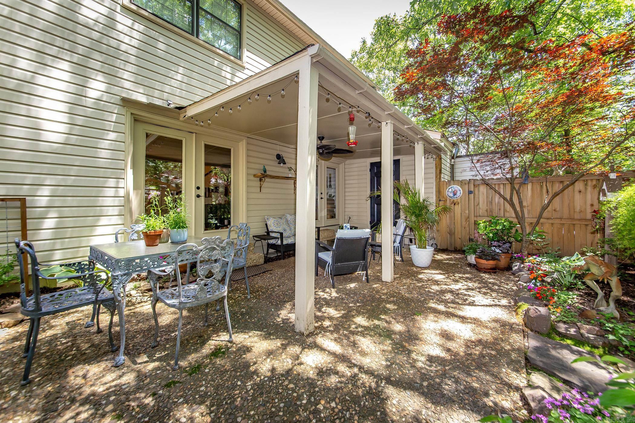 KINGSBRIDGE TWNHSE - Residential