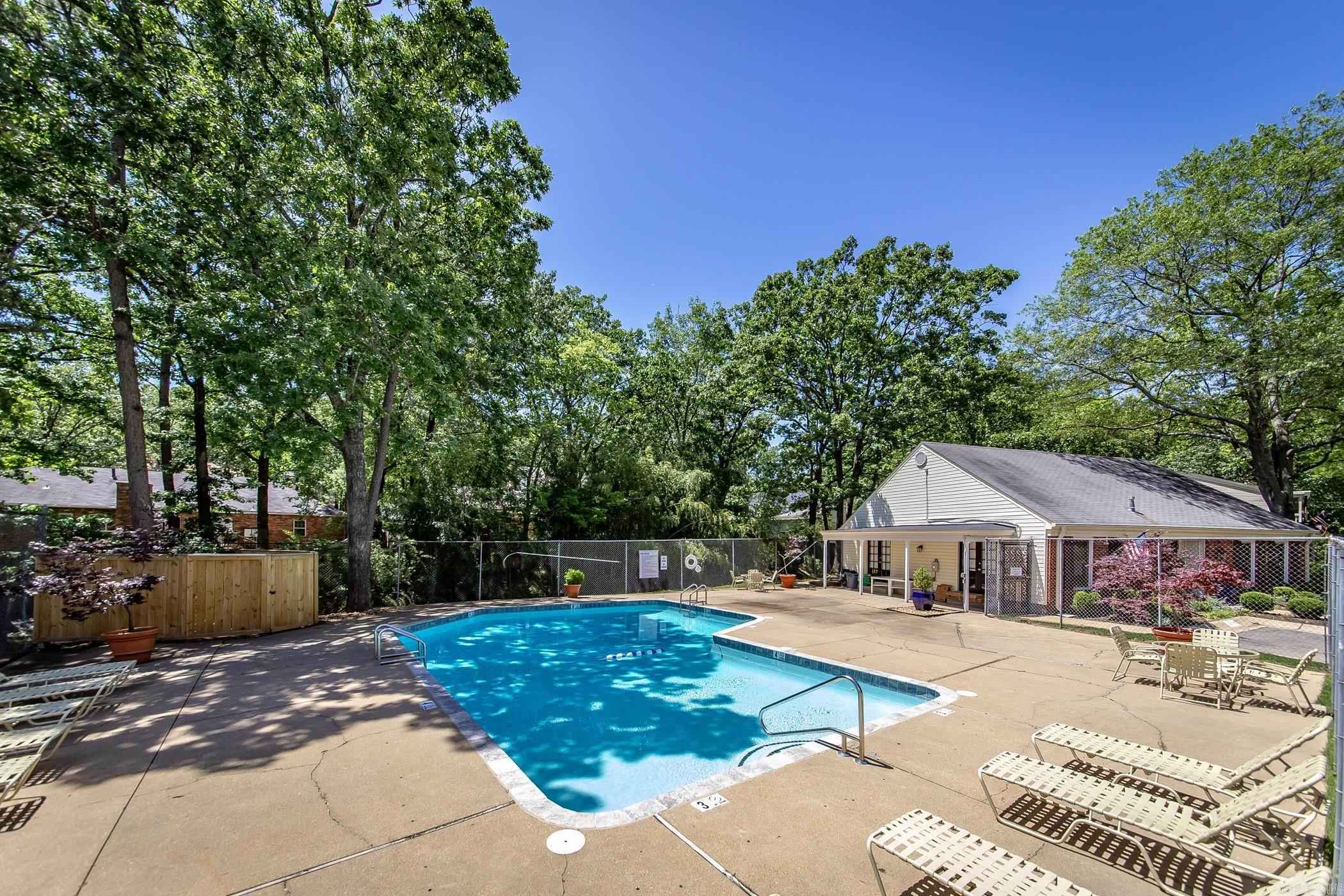 KINGSBRIDGE TWNHSE - Residential