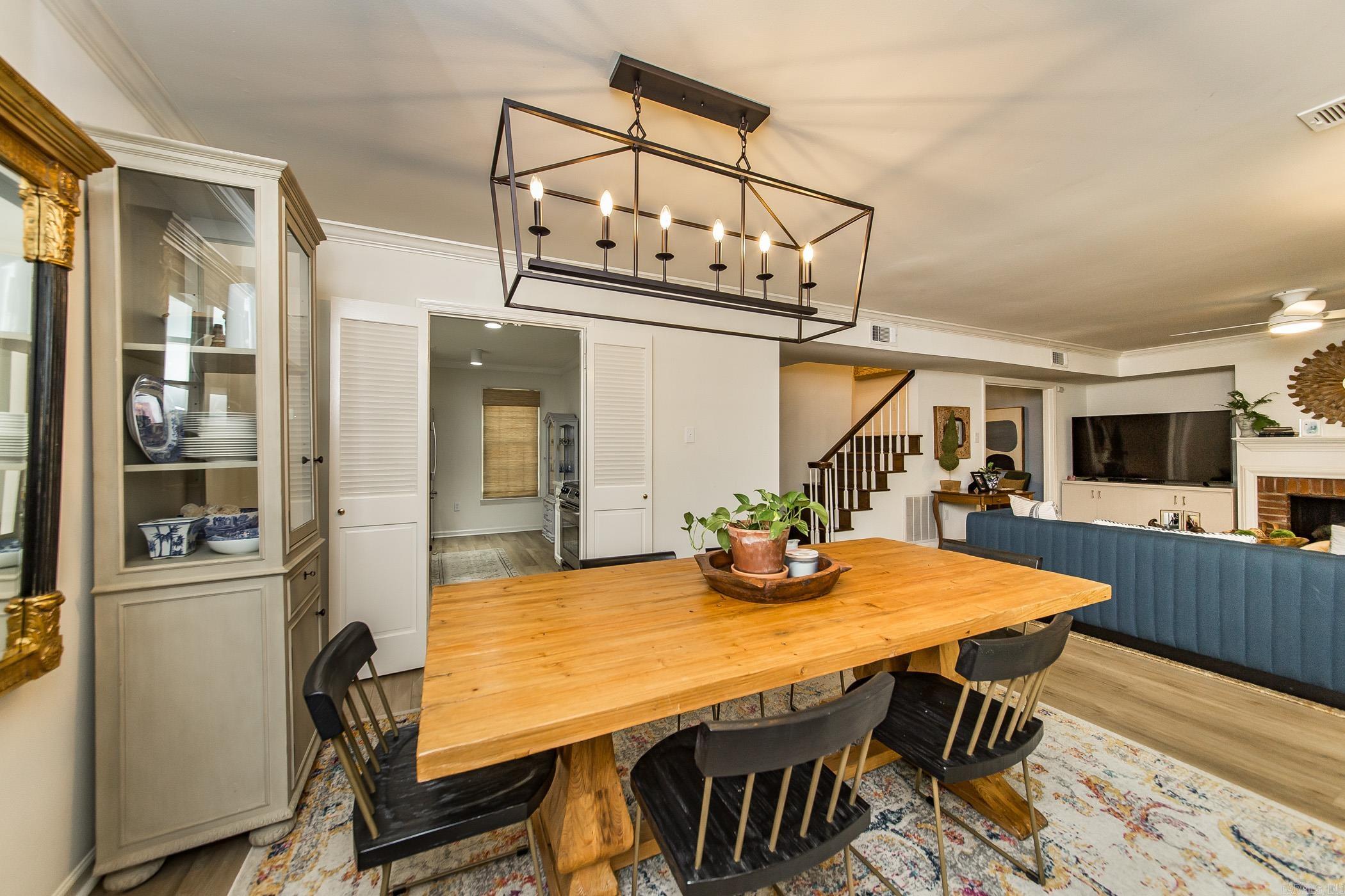 KINGSBRIDGE TWNHSE - Residential