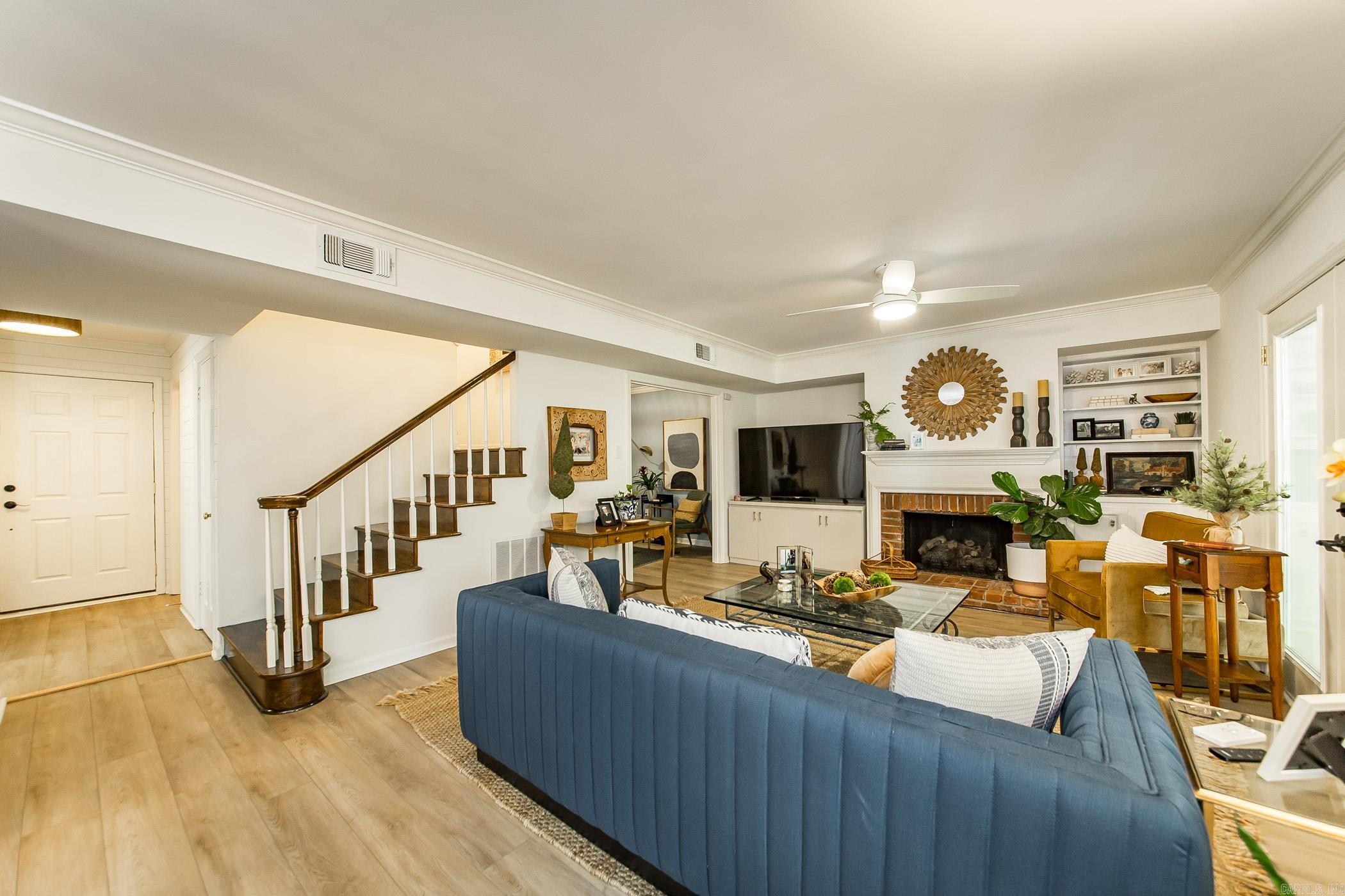 KINGSBRIDGE TWNHSE - Residential