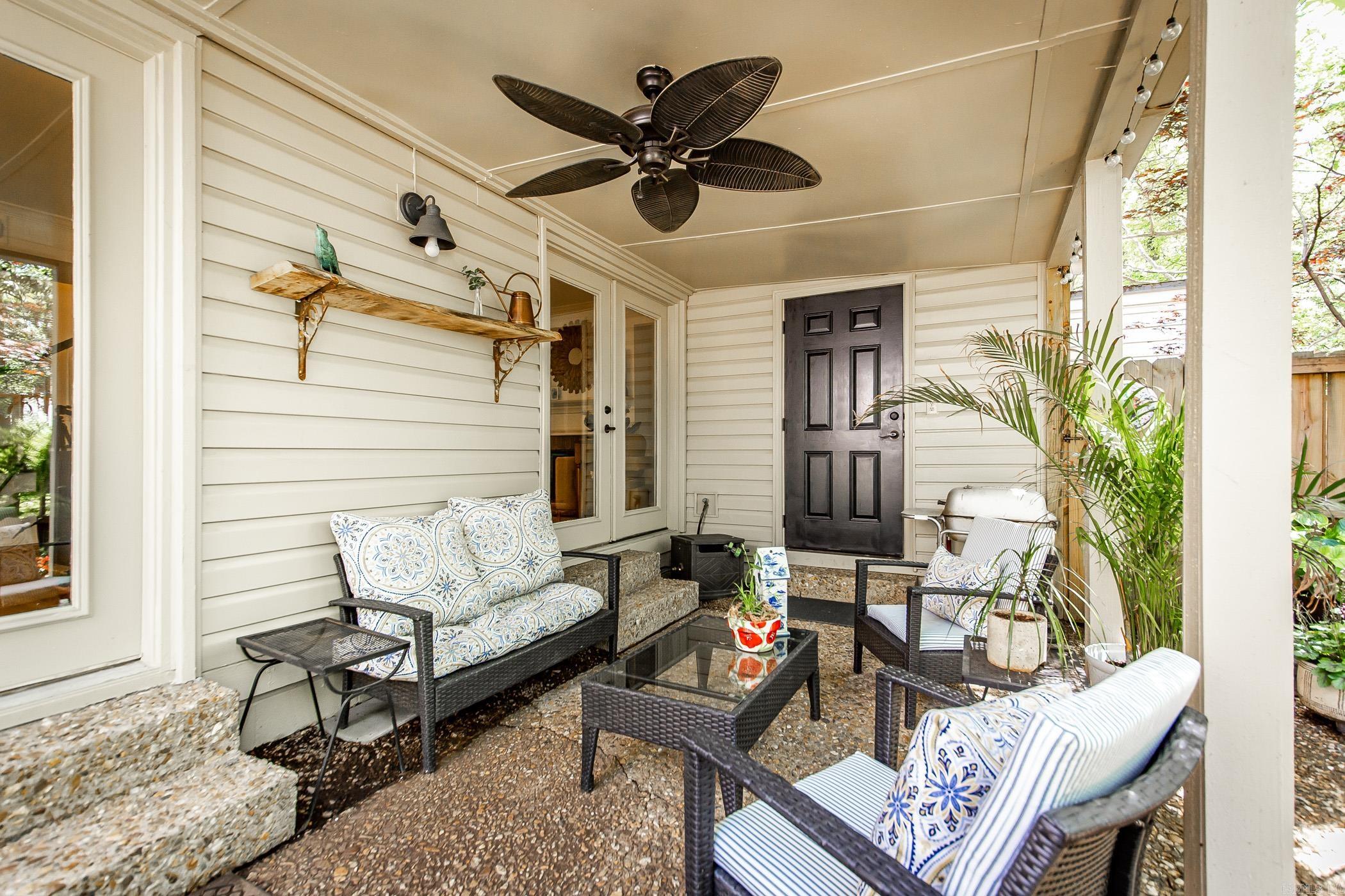 KINGSBRIDGE TWNHSE - Residential