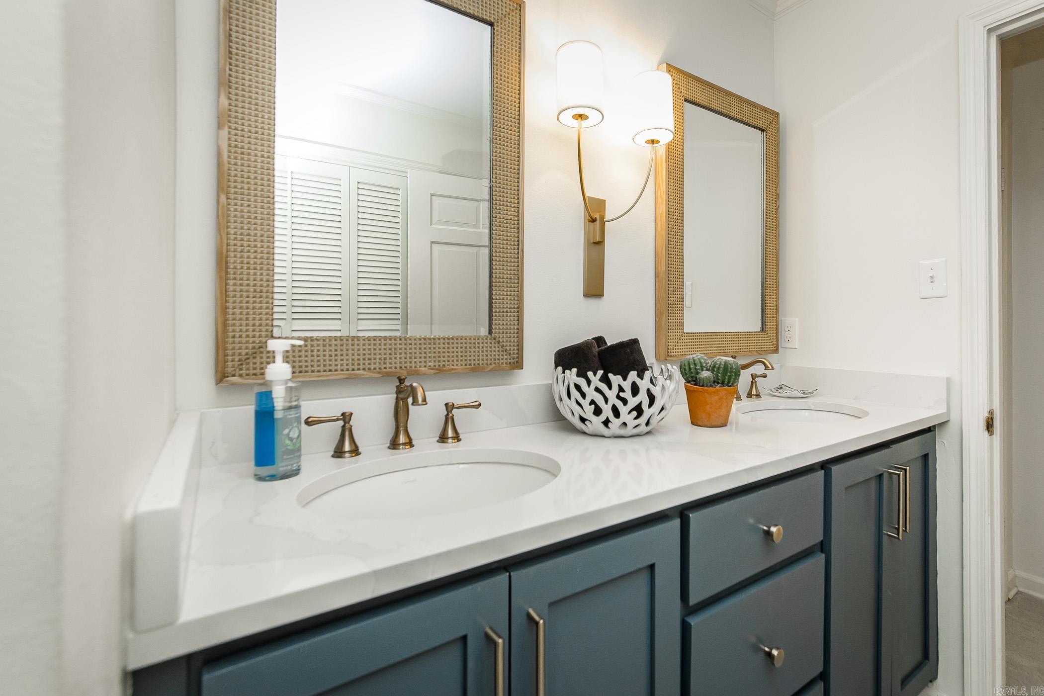 KINGSBRIDGE TWNHSE - Residential