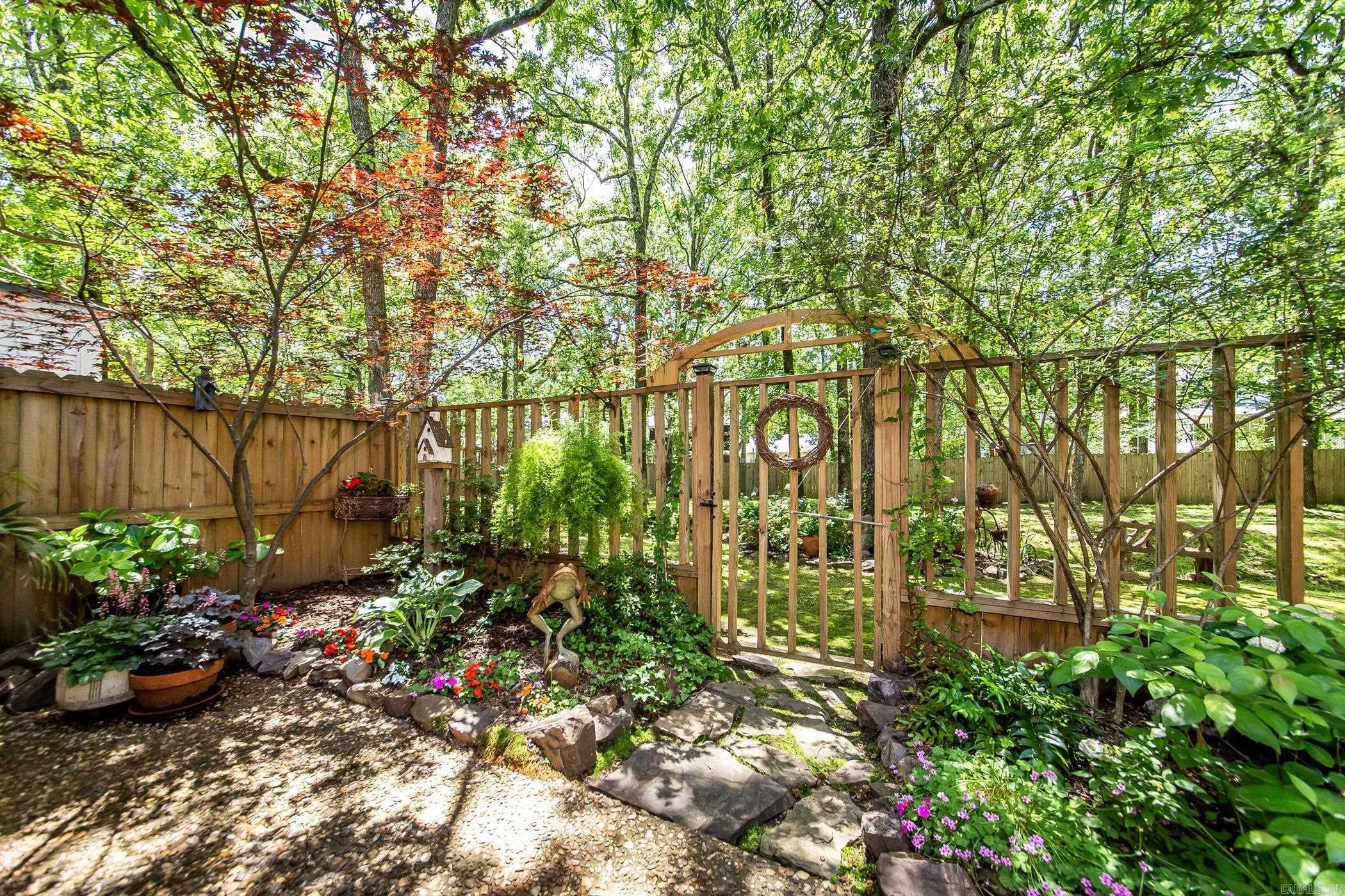 KINGSBRIDGE TWNHSE - Residential