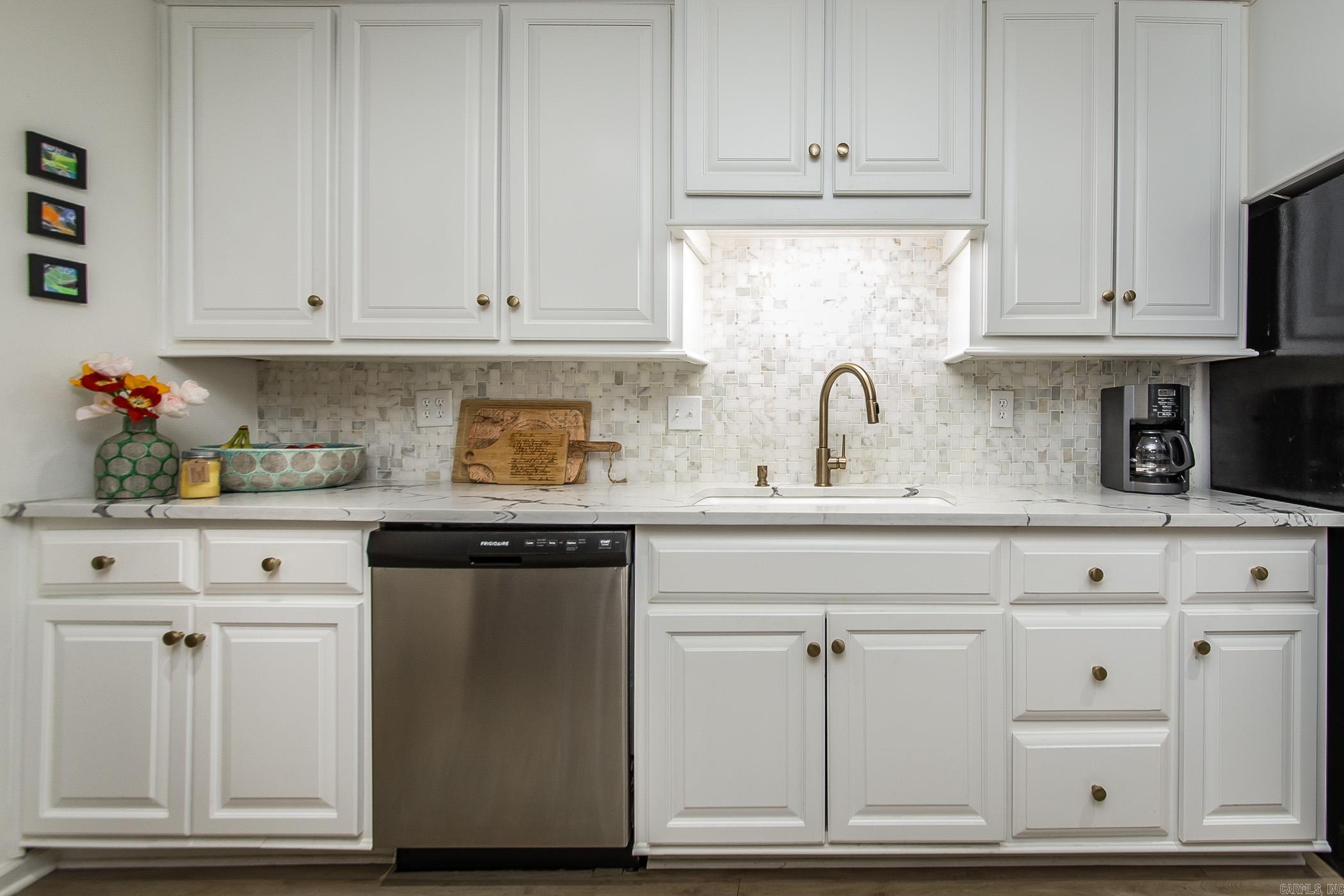 KINGSBRIDGE TWNHSE - Residential