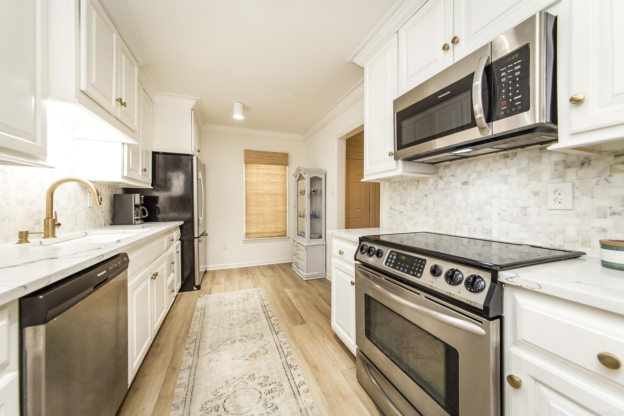 KINGSBRIDGE TWNHSE - Residential