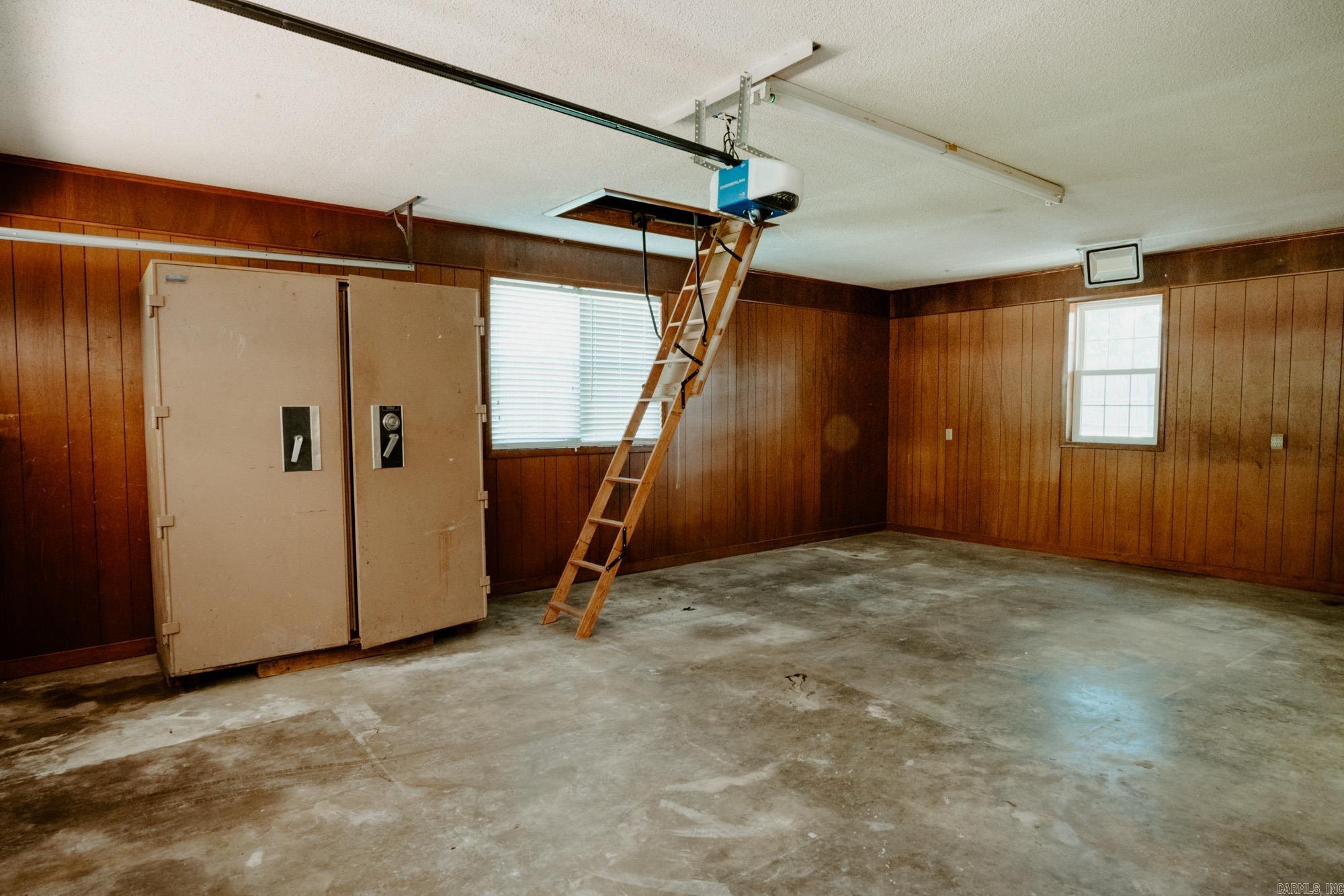 OAK FORREST - Residential