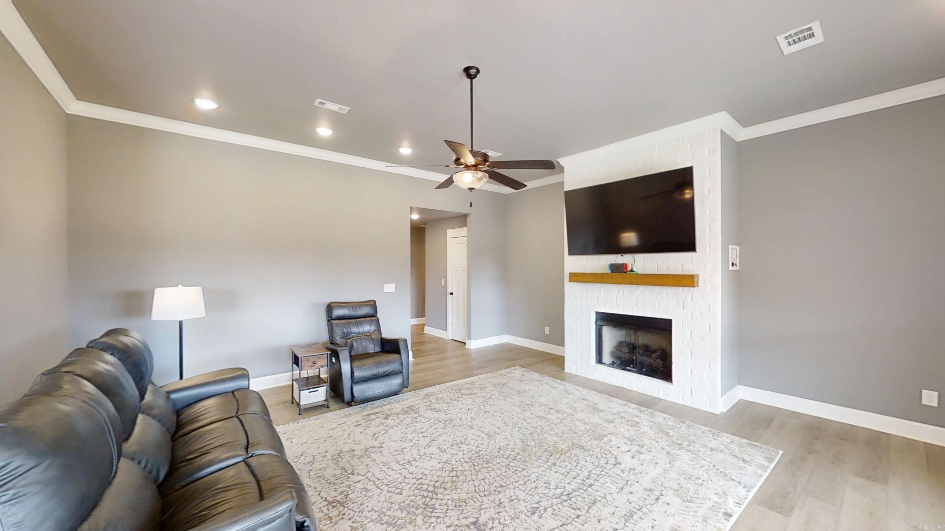 WHISPERING HILLS PHASE III REPLA - Residential