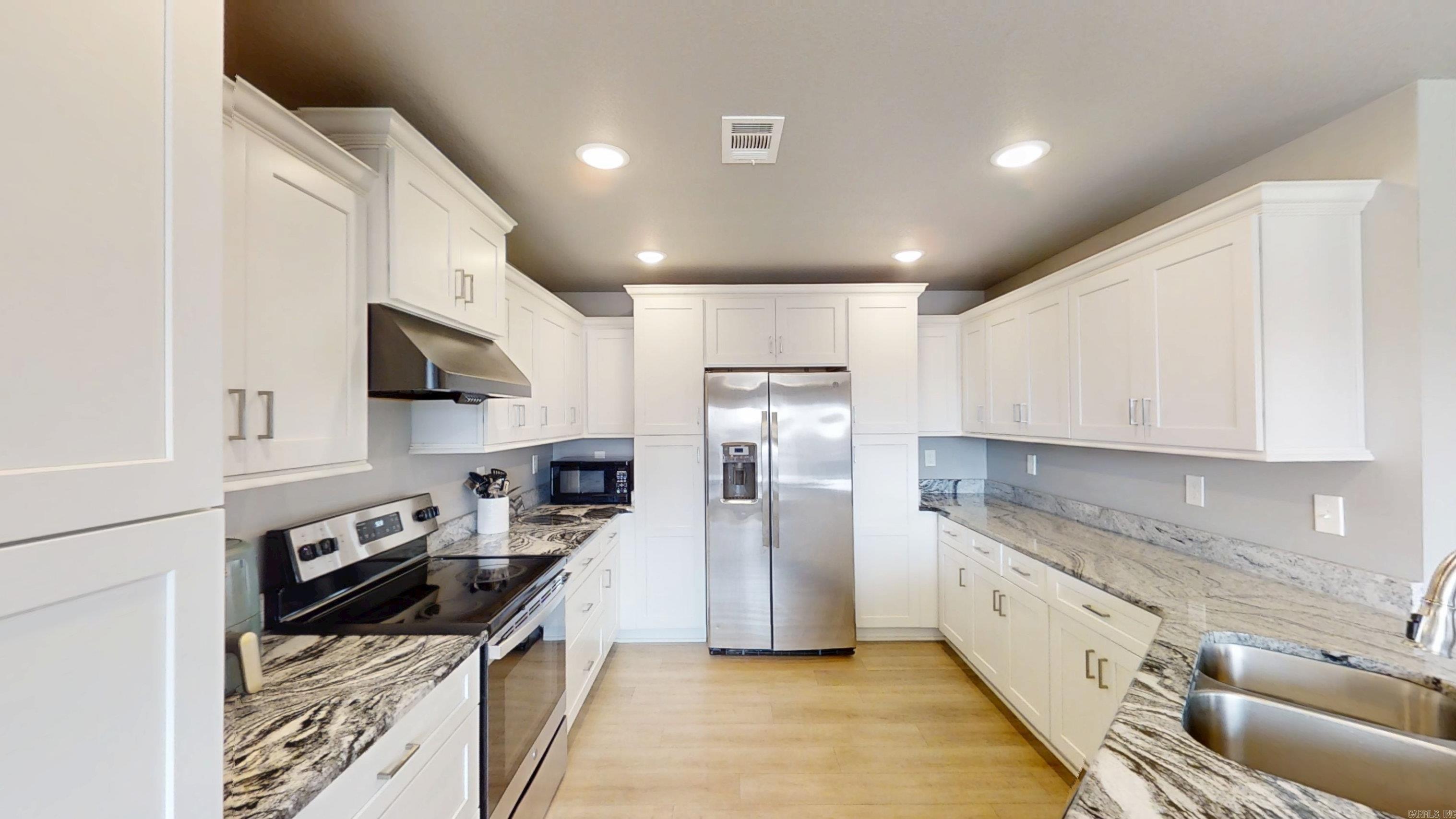 WHISPERING HILLS PHASE III REPLA - Residential