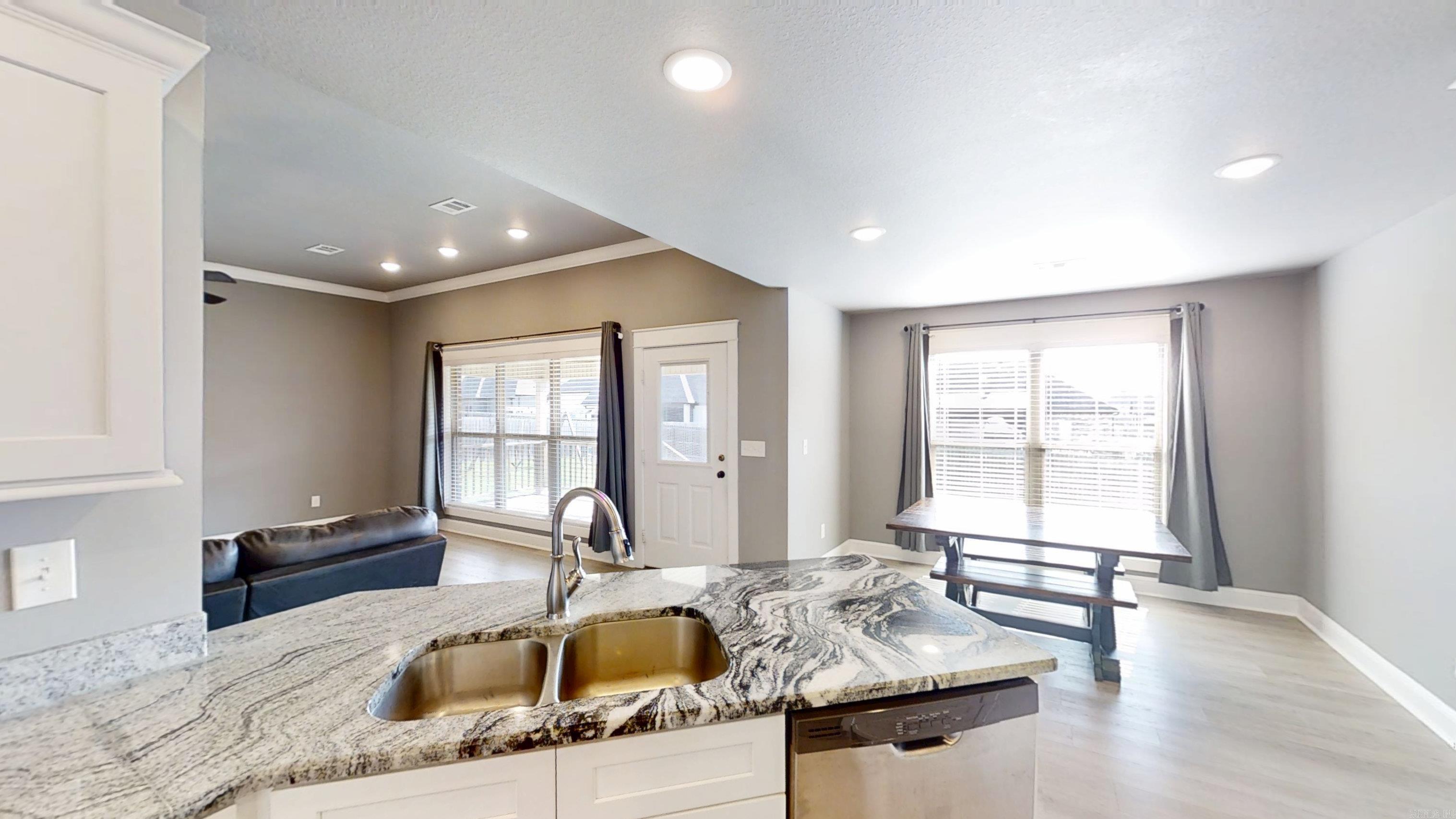 WHISPERING HILLS PHASE III REPLA - Residential