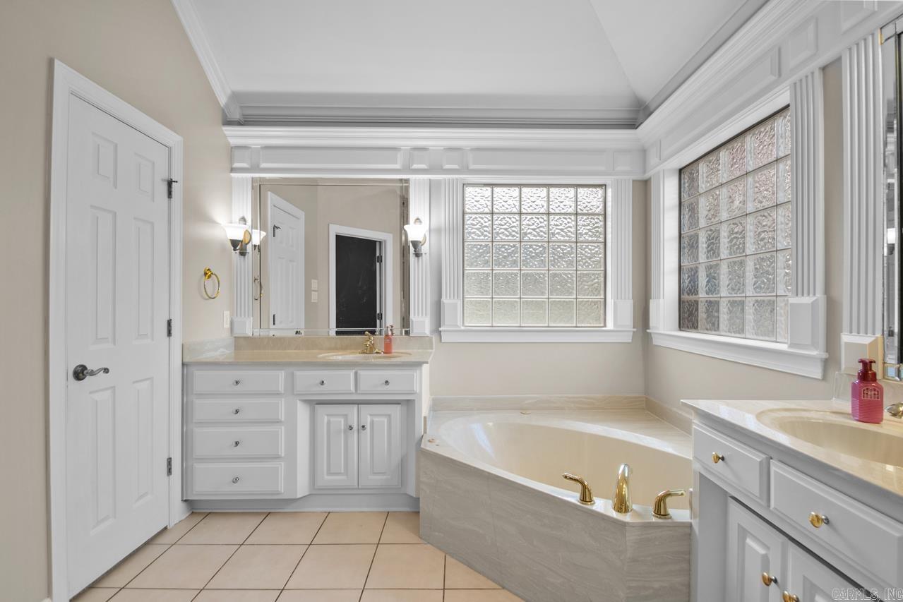 COUNTRY CLUB OF ARK THE - Residential