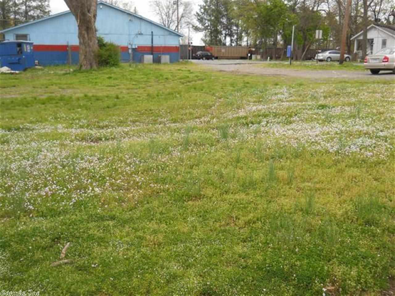 Perfect lot for building a single family residence or a duplex as there are two duplexes for sale within 25 yards of this lot. Don't miss out on this great investment!!
